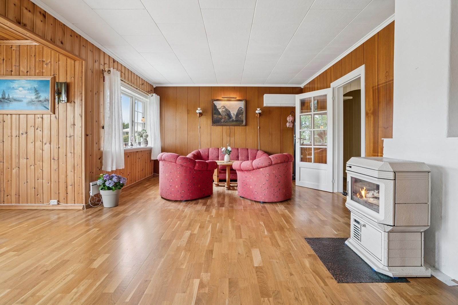 Sofagruppen har en fin plassering i stuen. Galleribilde