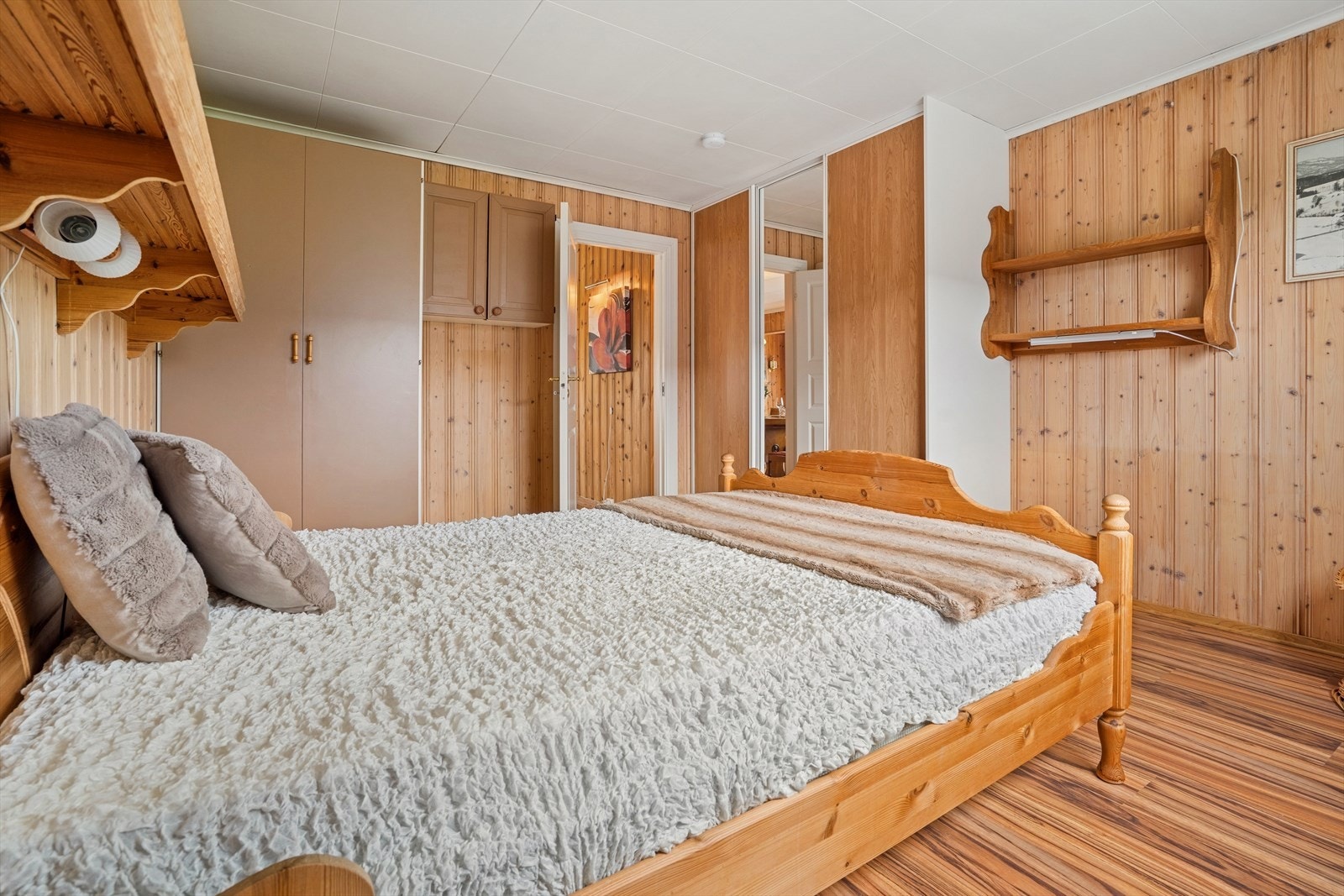 Soverom med adkomst fra stuen. Galleribilde