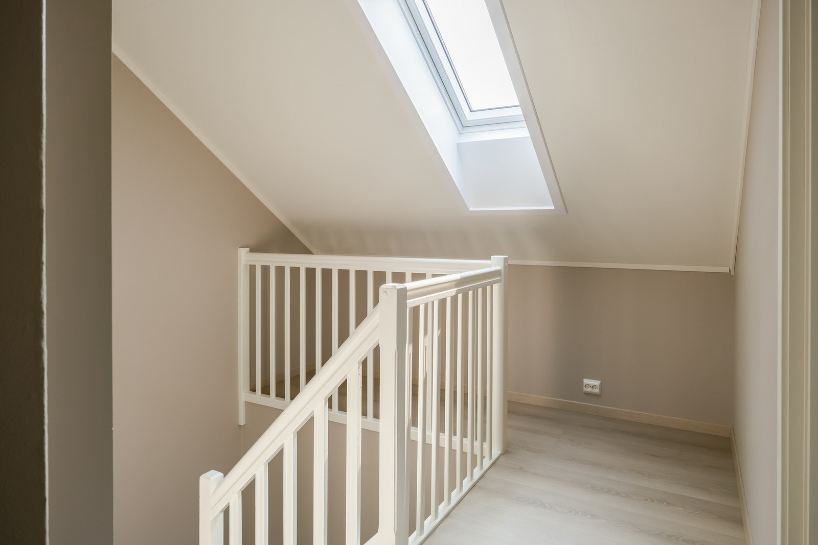 Opp til 2. etasje har man stue og 2 soverom. Galleribilde