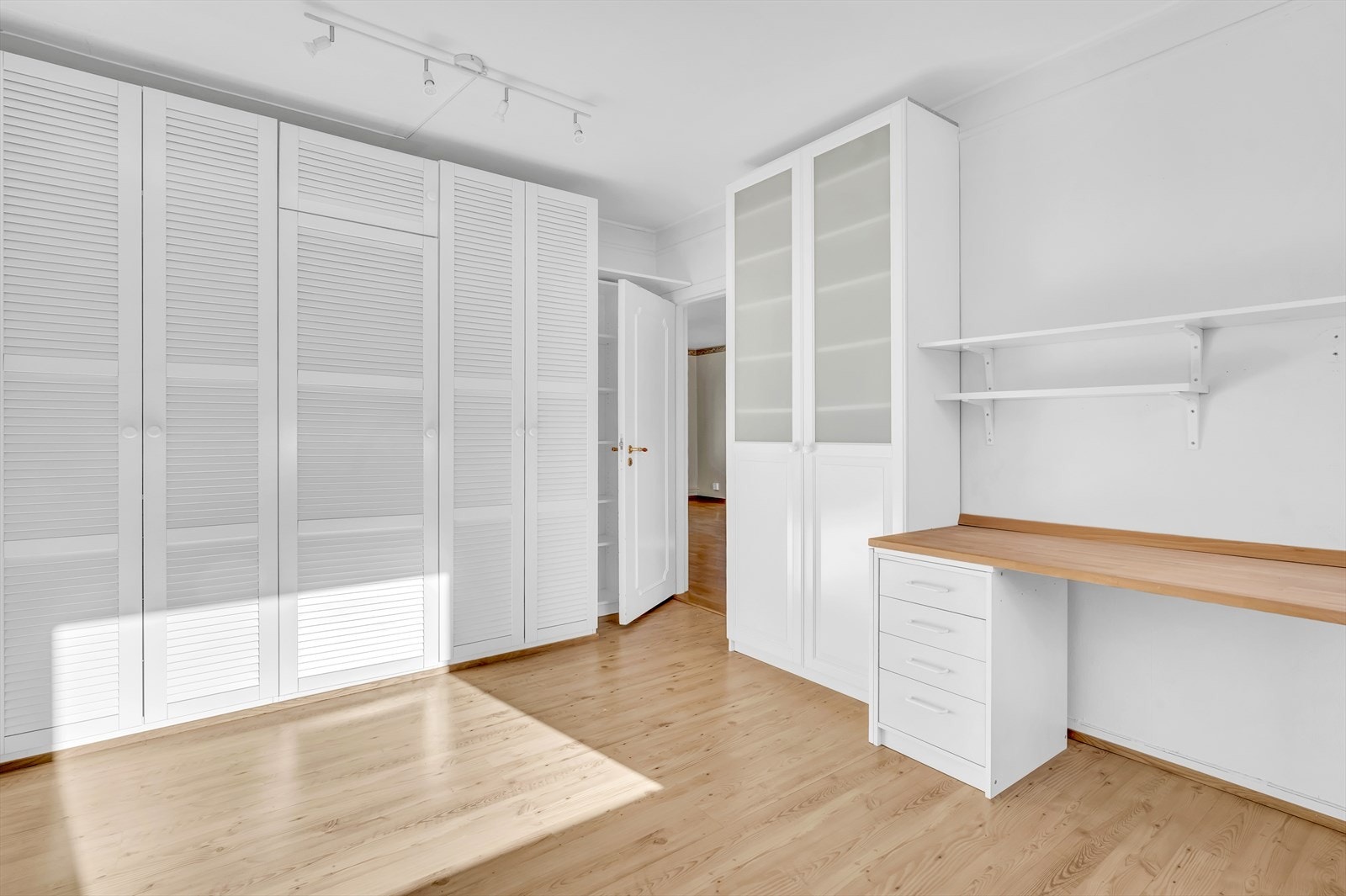 Det er rikelig med skapplass. Galleribilde