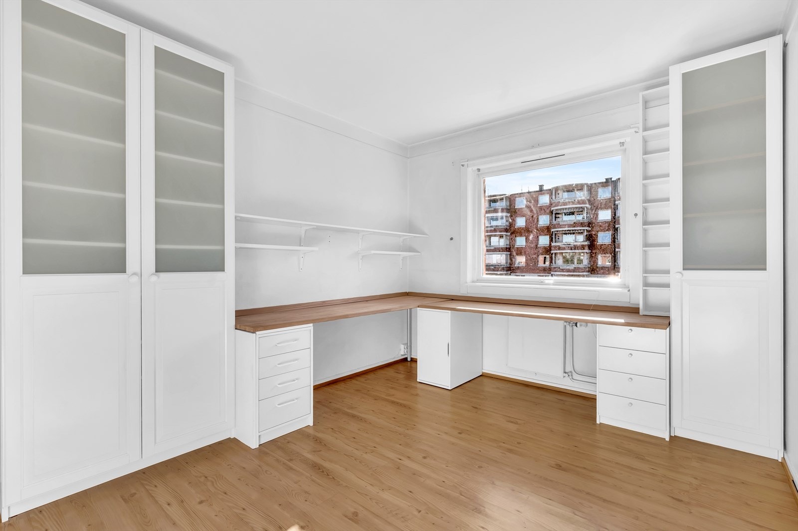 Rommet har plass til seng, nattbord, garderobeløsning og evt. skrivebord. Galleribilde