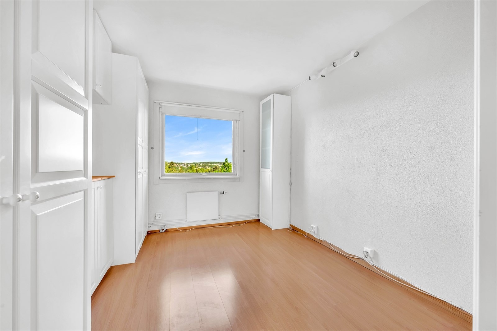 Begge soverom er av fin størrelse, og begge har plass til dobbeltseng med tilhørende nattbord. Galleribilde