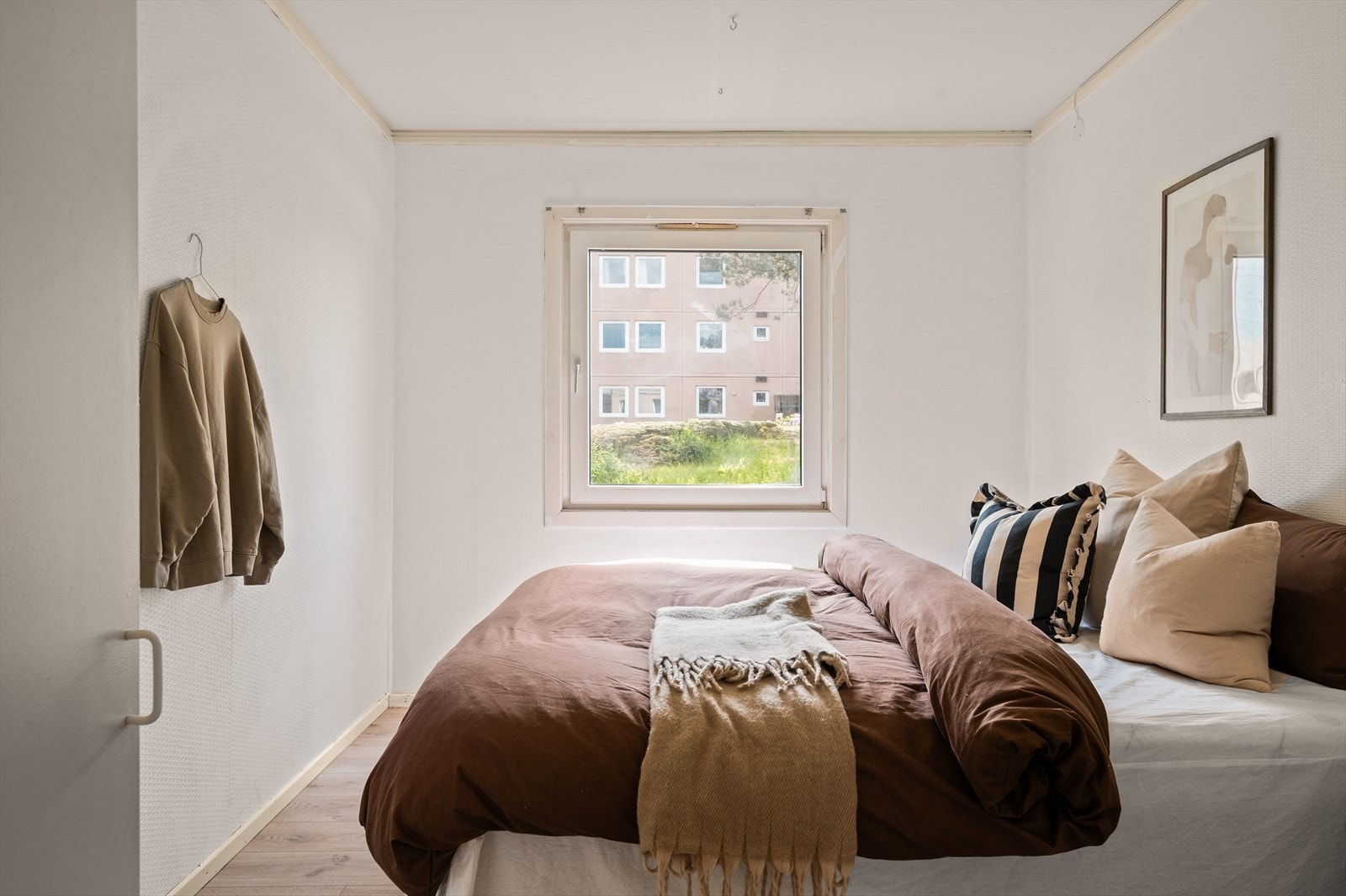 Leiligheten har 3 soverom på hhv. 11,9 kvm, 8,4 kvm og 8,1 kvm. Galleribilde