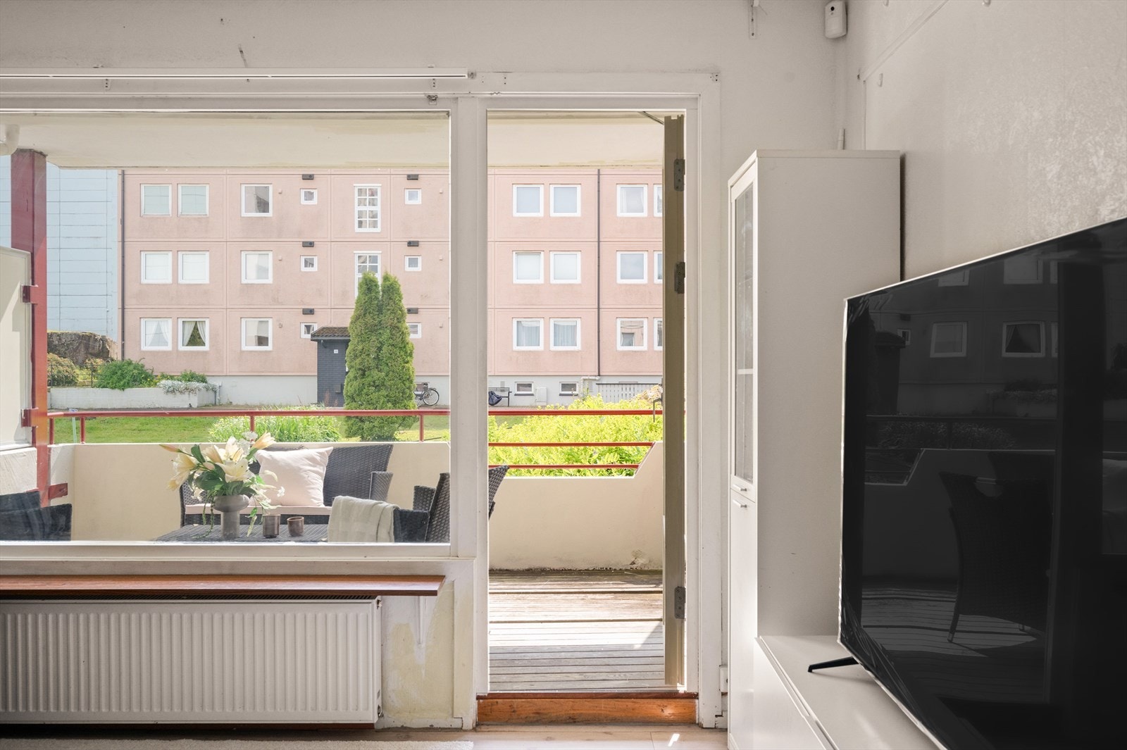 Fra stuen er det utgang til balkong målt til 9,5 kvm. Galleribilde