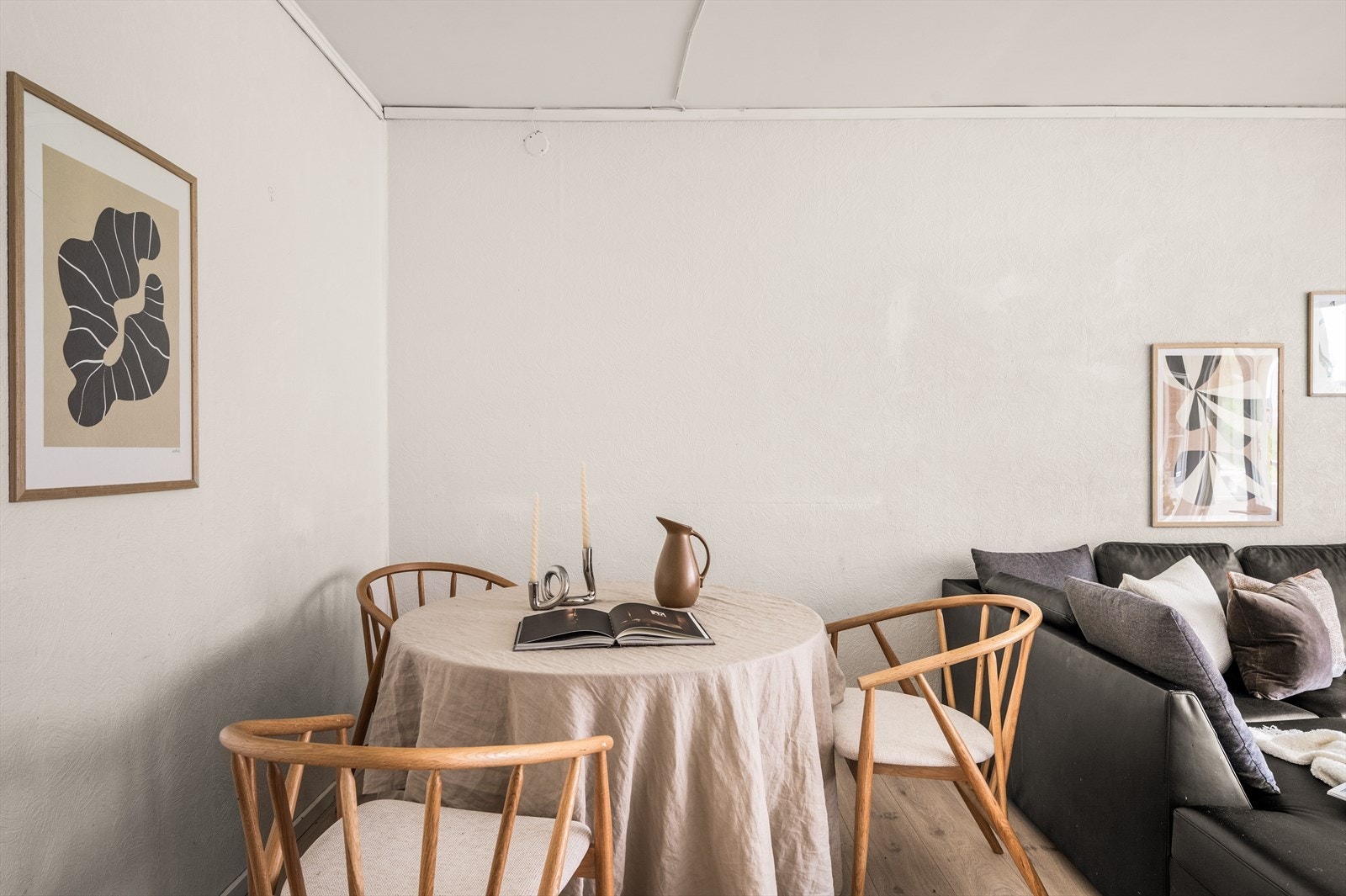 Boligen har et balansert ventilasjonsanlegg som ble oppgradert i 2019, i regi av borettslaget. Galleribilde