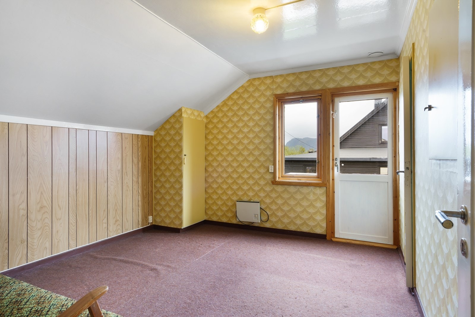 Soverom 2 med utgang til luftealtan mot nord. Galleribilde