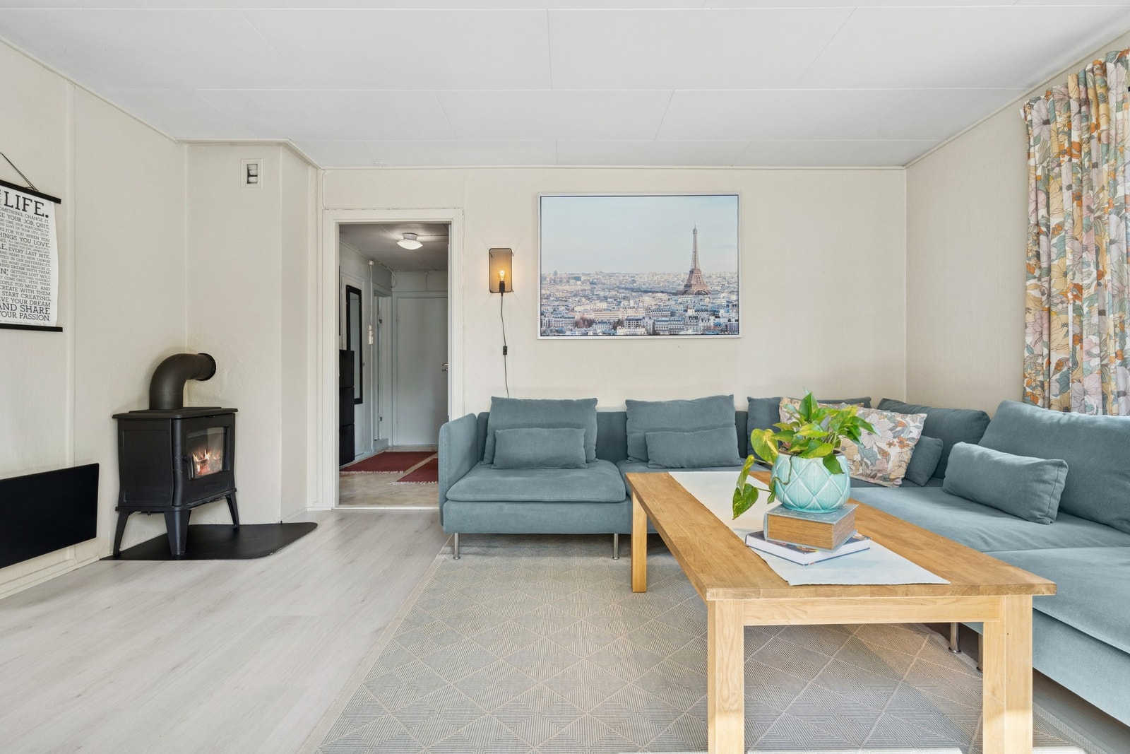 Stuen er lys og trivelig Galleribilde