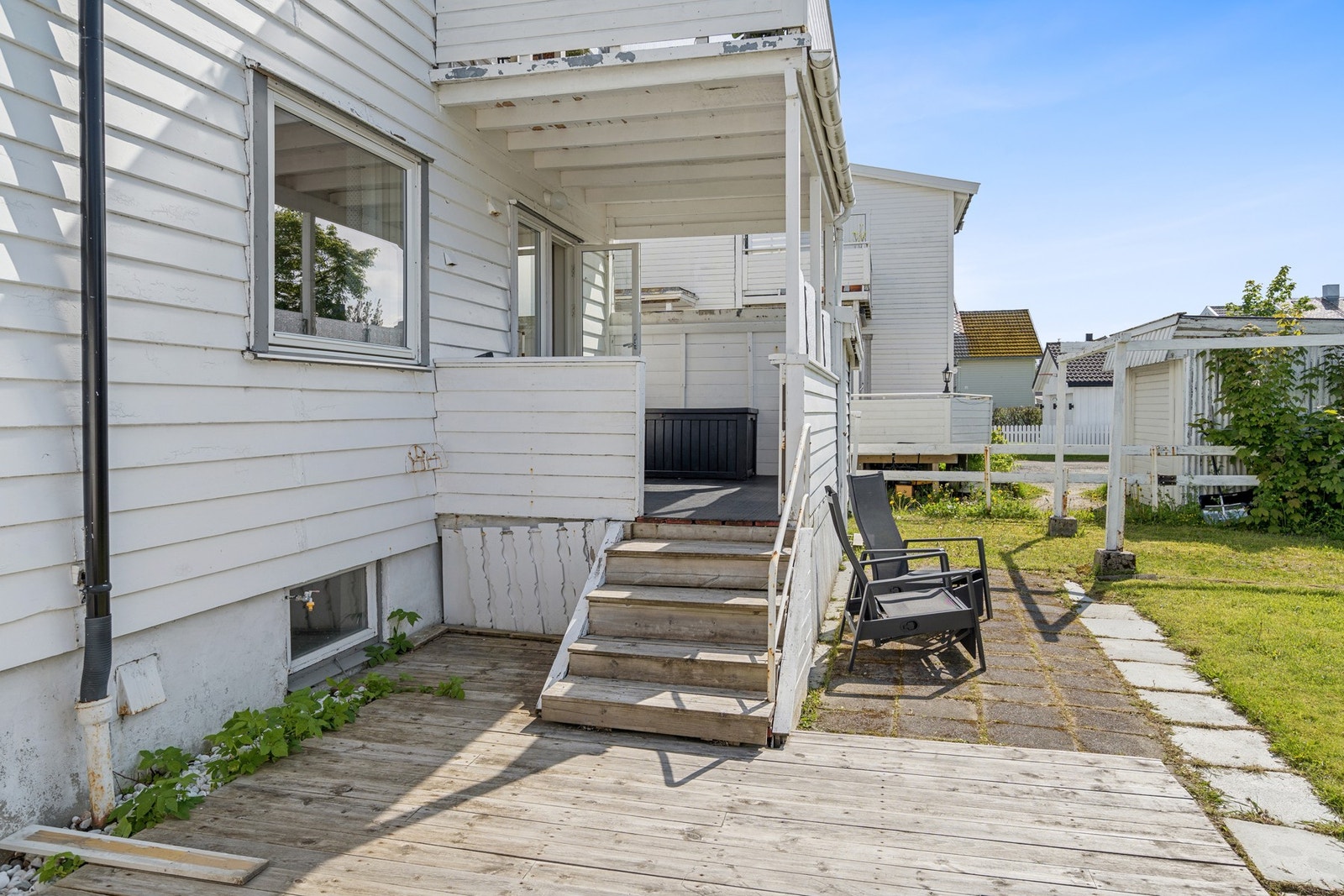 Terrasse der man kan nyte ettermiddagssolen Galleribilde