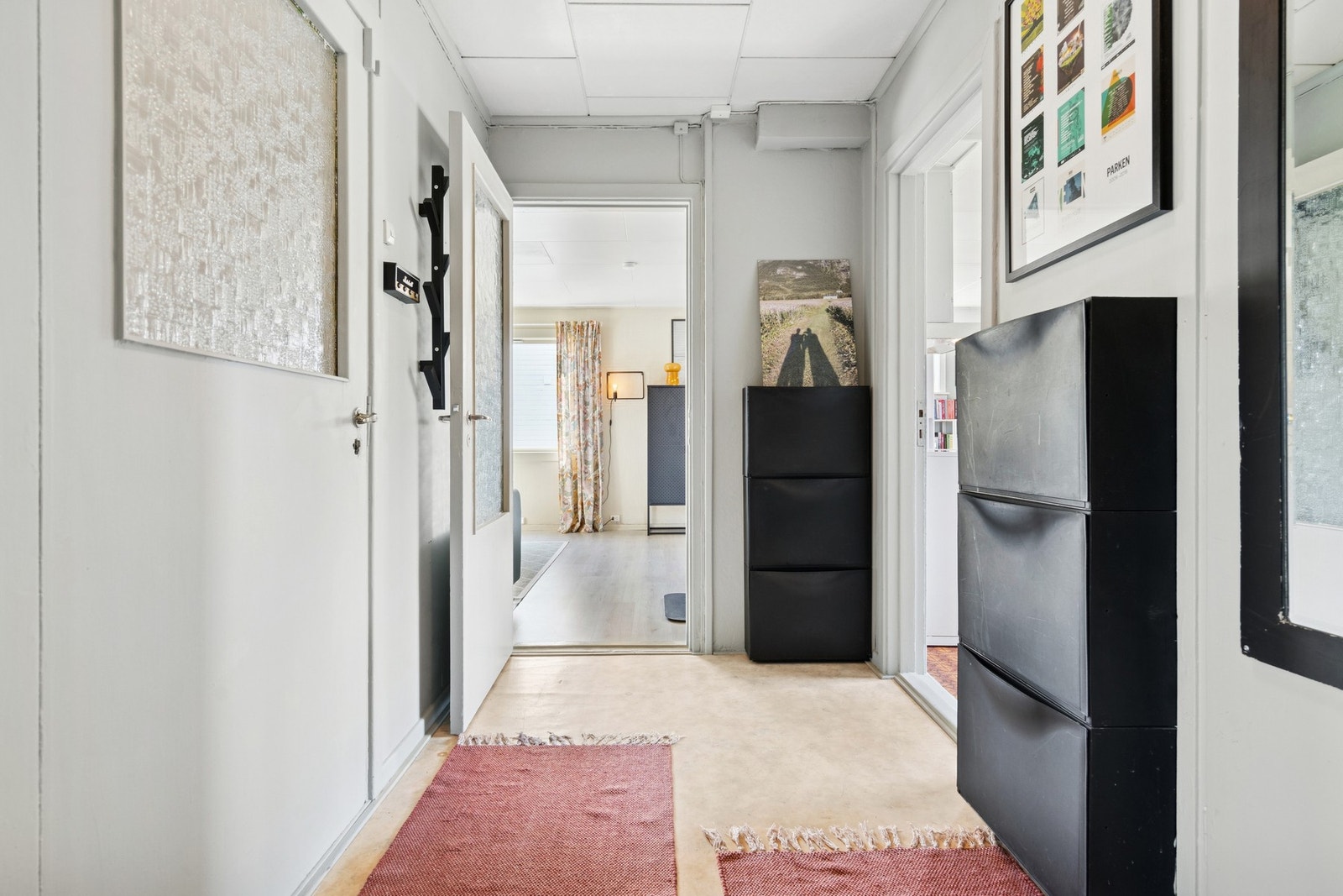 Entré med plass for skotøy og for å henge av seg yttertøy. Galleribilde