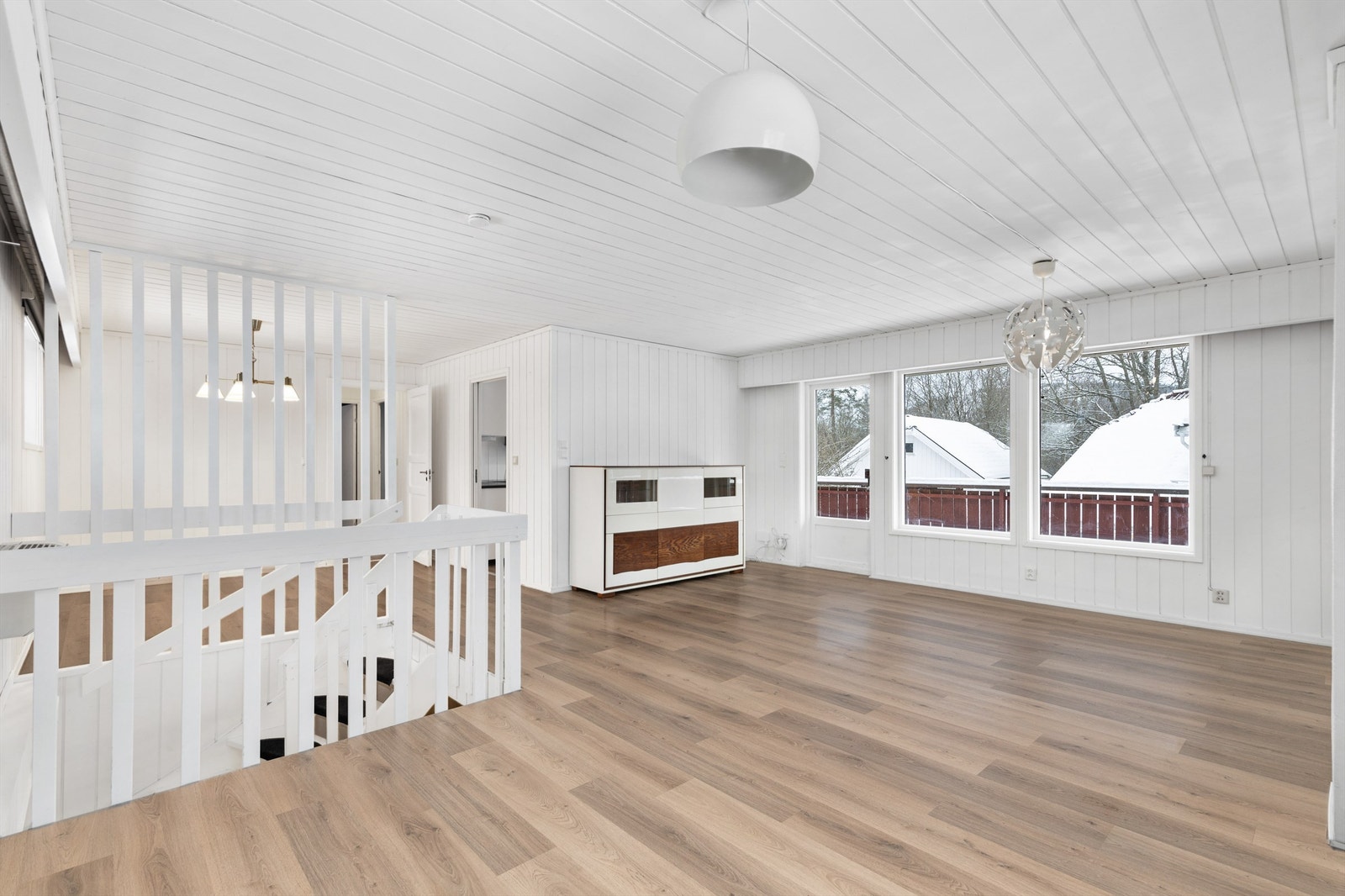 Velkommen til Skjellestadhagen 9, presentert av Truls E. Holm i Krogsveen. Galleribilde