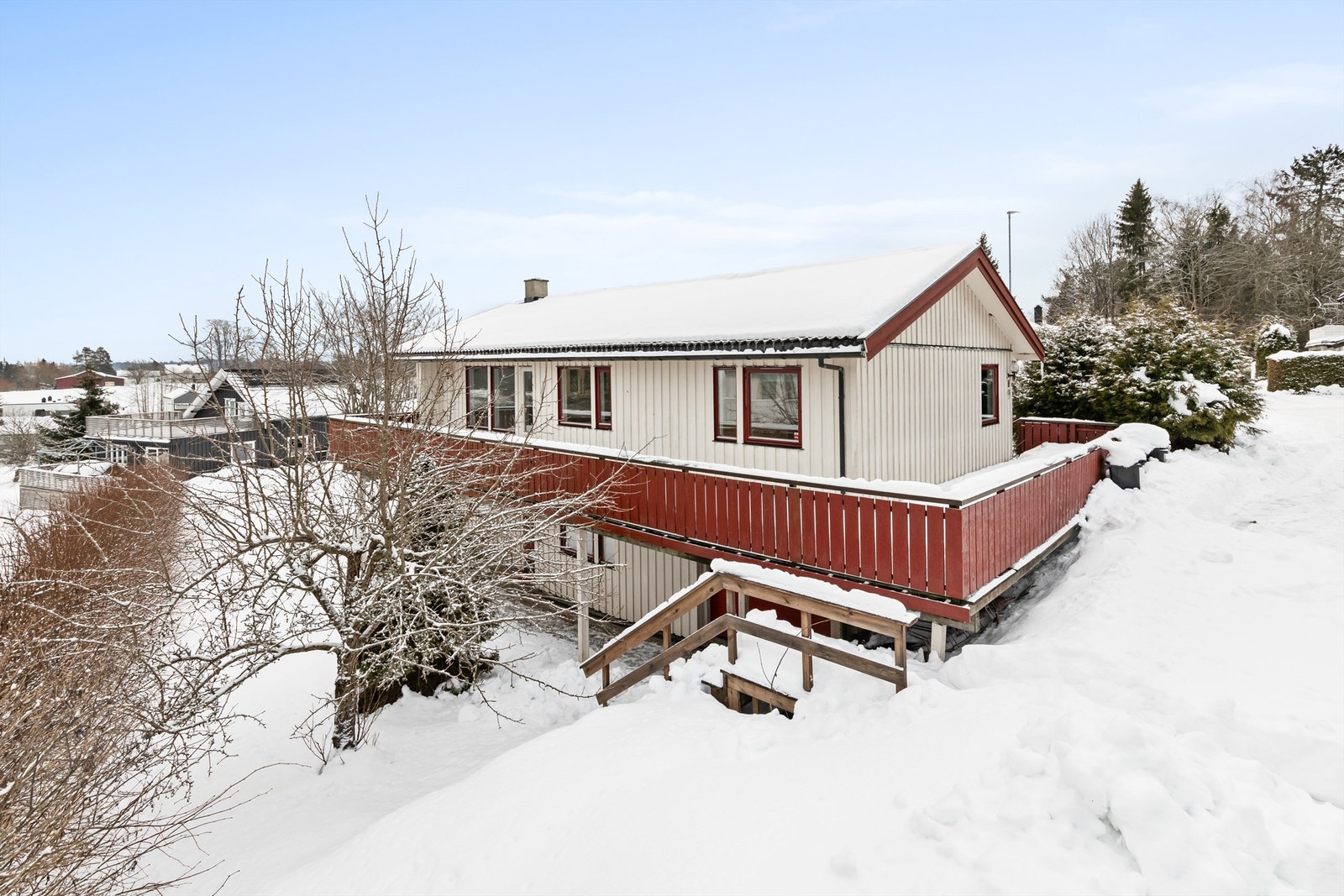 Velkommen til Skjellestadhagen 9, presentert av Truls E. Holm i Krogsveen. Galleribilde