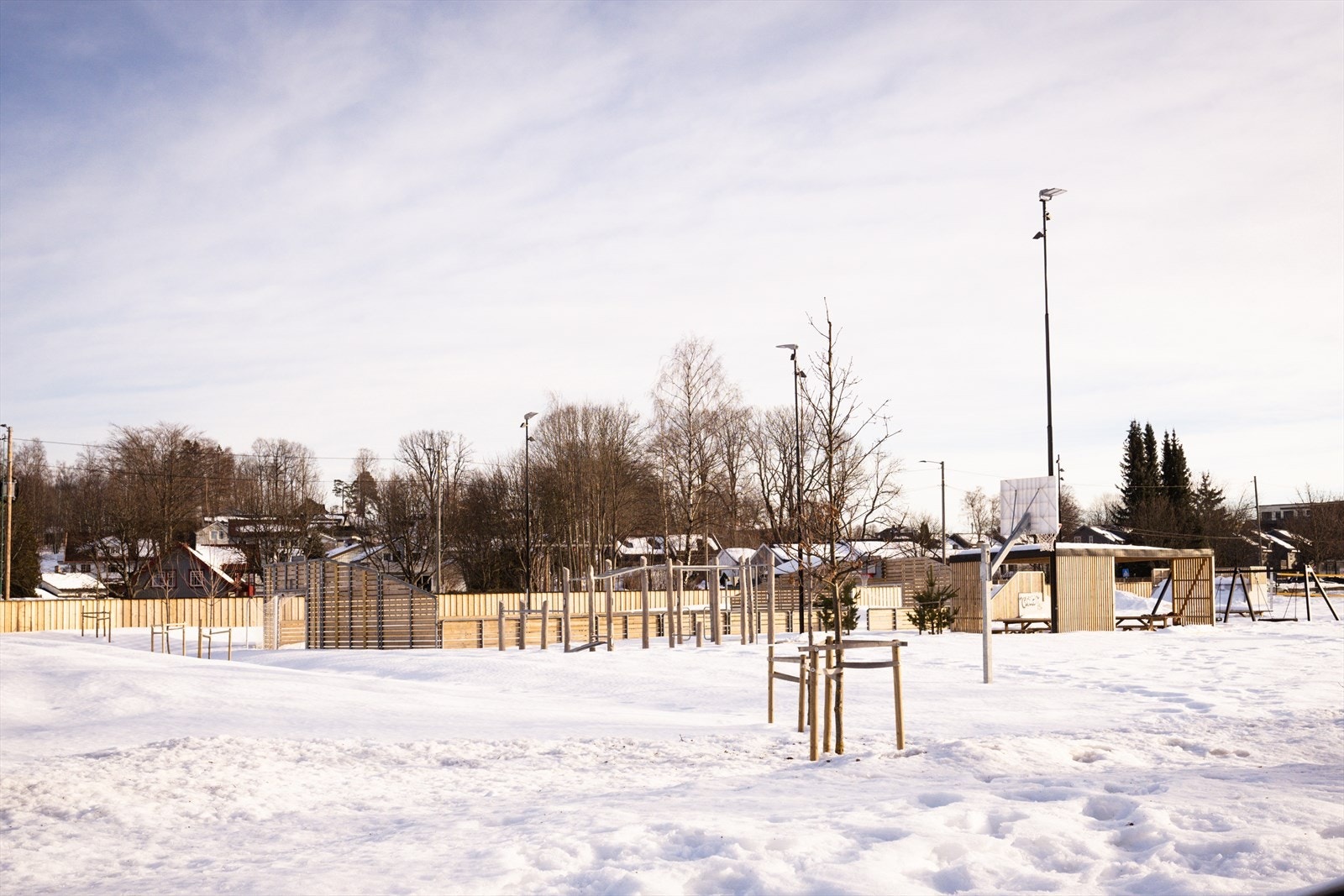 Nabolaget er meget trivelig og barnevennlig med grøntareal, friområder, ballbinger og lekeplasser. Galleribilde