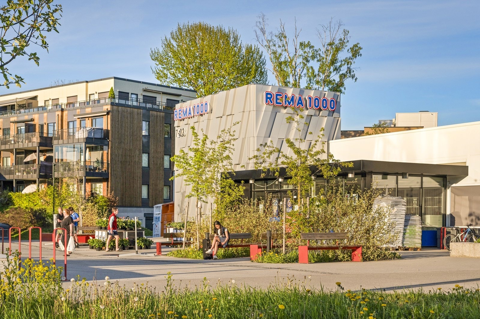 Det er et godt utvalg av matvarebutikker og servicetilbud i nabolaget. Galleribilde