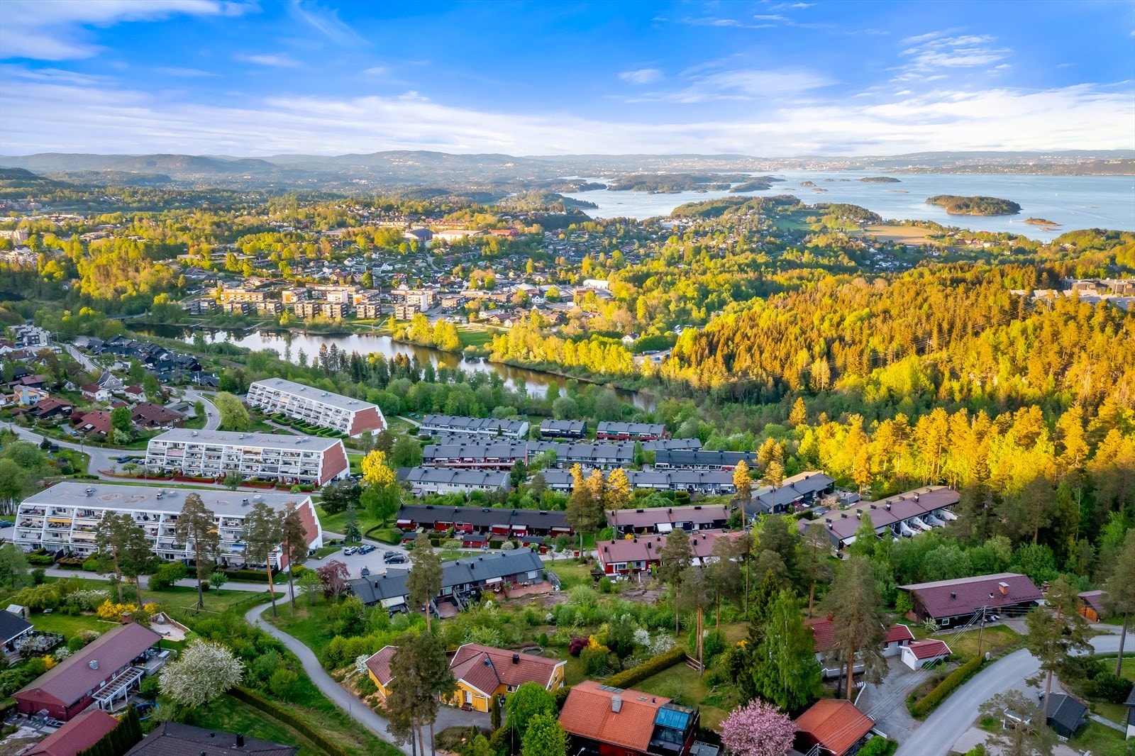Borgen er et hyggelig boligområde for familien som verdsetter naturen, men samtidig med enkel tilgang til offentlig kommunikasjon og servicefasiliteter. Galleribilde