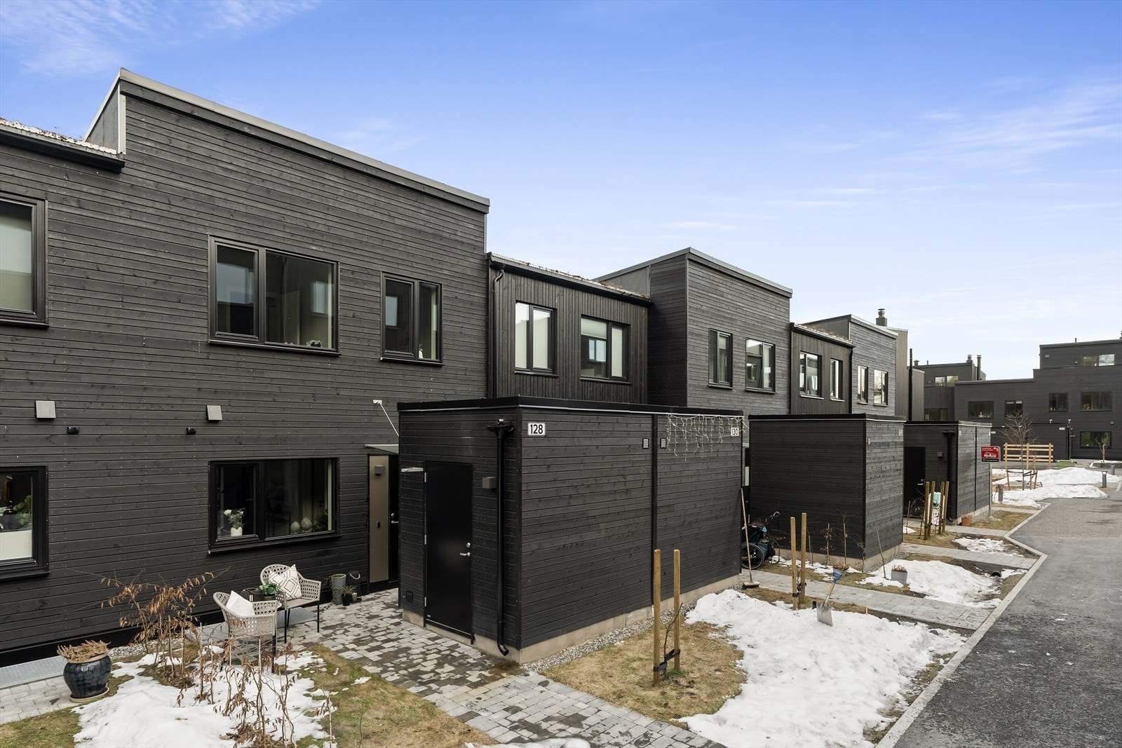 En flott og moderne fasade hvor materialkvalitet har stått i fokus. Galleribilde