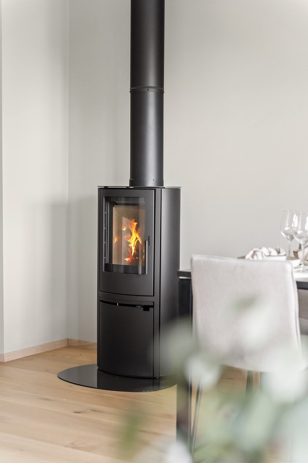 Peisovnen avgir godt med varme, og skaper en lun og hjemmekoselig stemning. Galleribilde