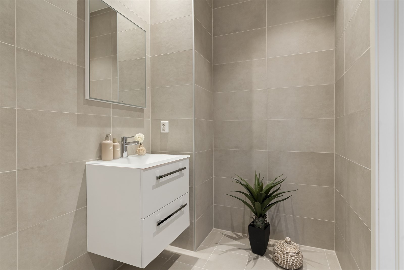 Varmekabler i baderomsgulvet. Galleribilde