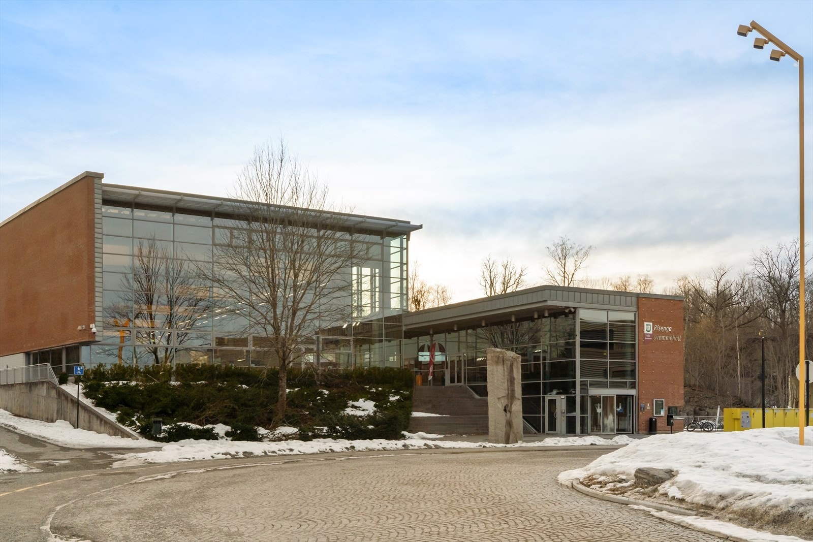 Risenga Svømmehall i kort avstand til boligen. Galleribilde