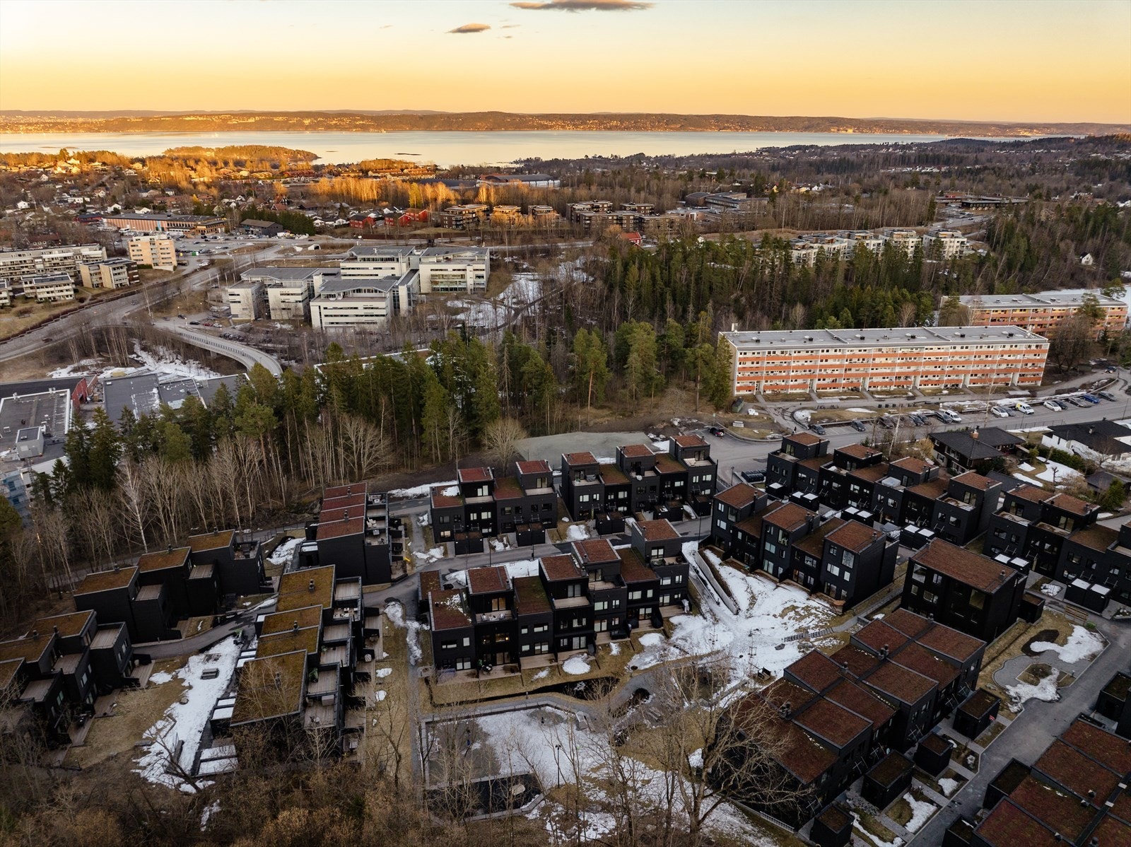 Edelløv Hageby har en meget sentral beliggenhet, med gangavstand til det meste man trenger i hverdagen. Galleribilde