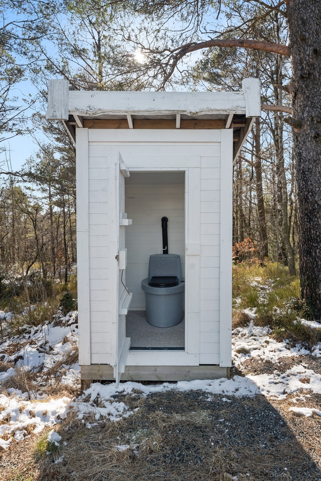 Ute-toalettet Galleribilde