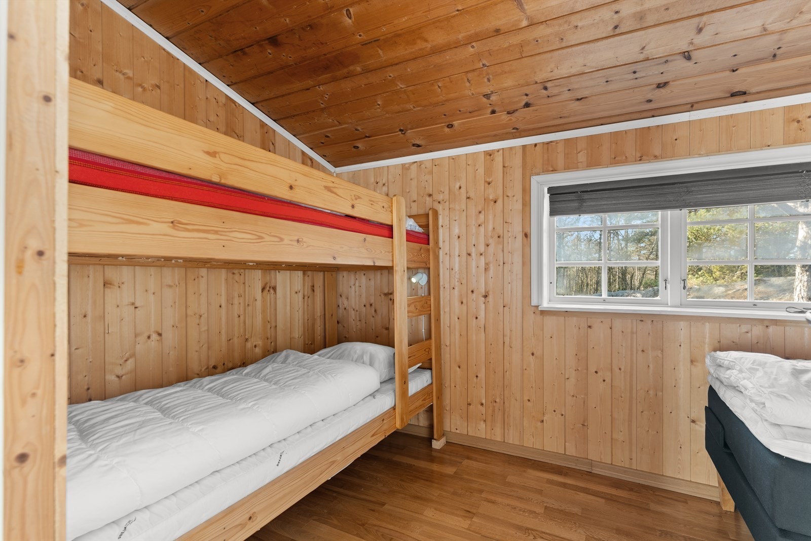 Romslig soverom med fire sengeplasser Galleribilde