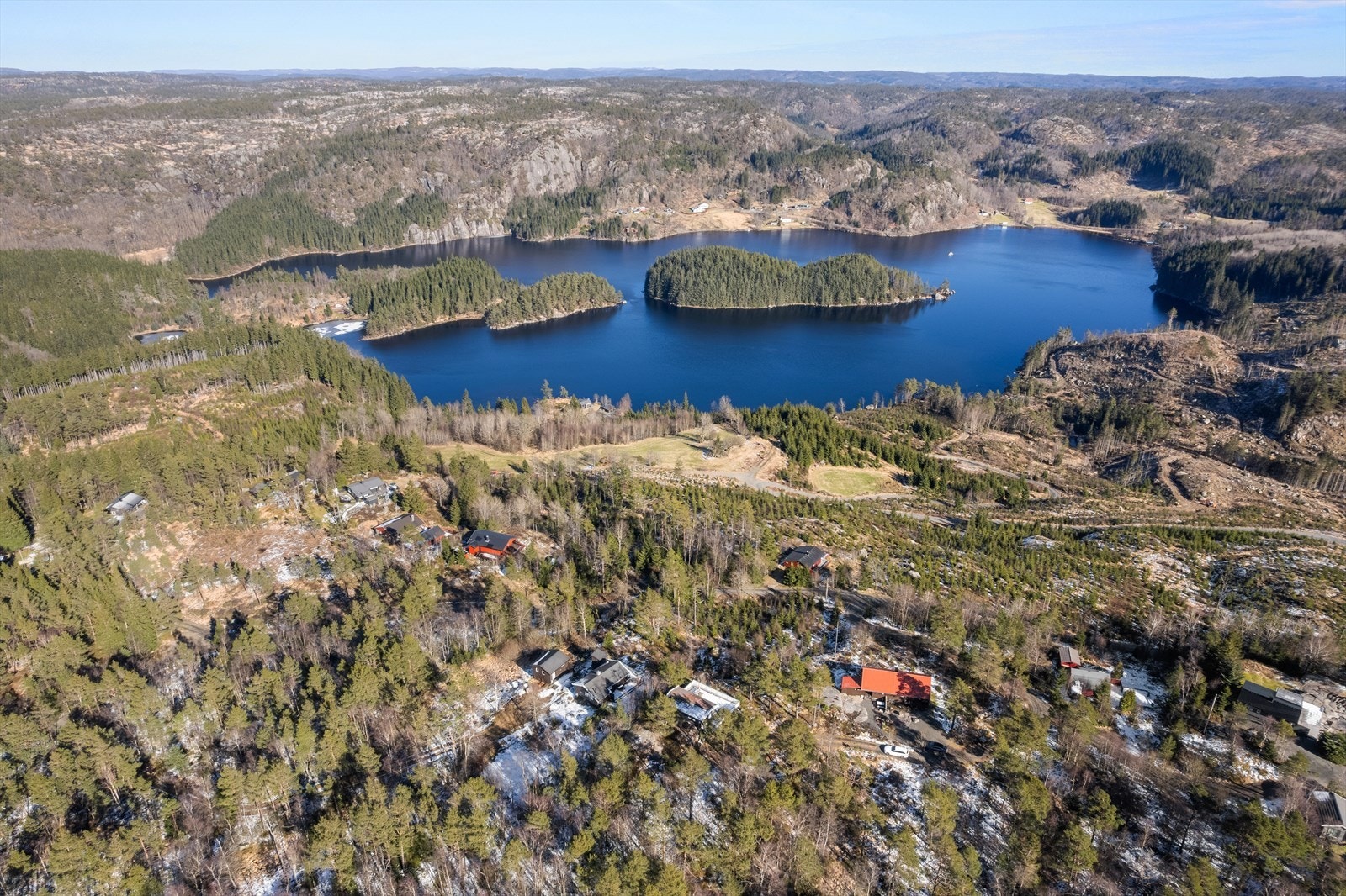 Dronefoto som illustrerer nærområdet Galleribilde