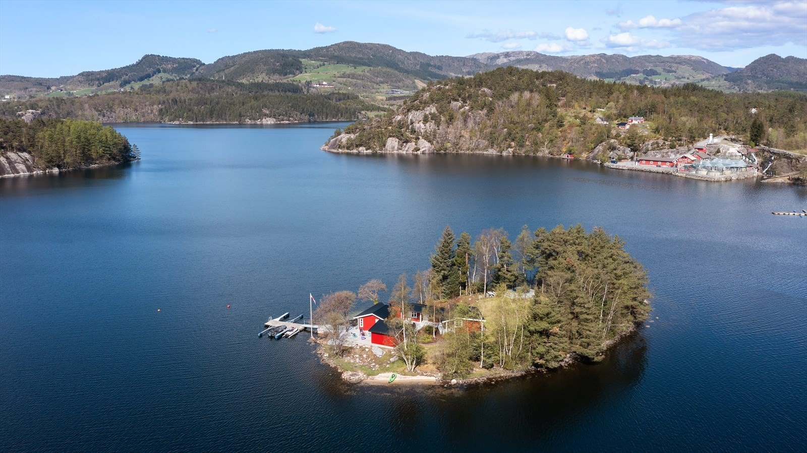 Eiendommen er meget flott opparbeidet og pent oppusset - Hytta er klar for overtagelse Galleribilde