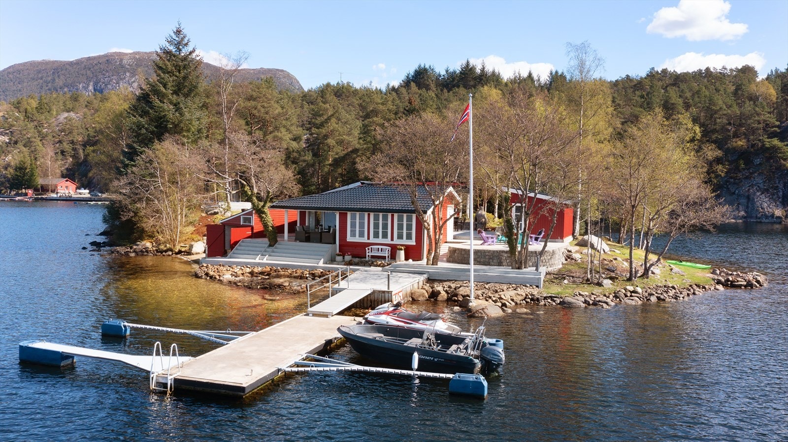 Velkommen til Solheimsvegen 714 i Skjoldafjorden - En sjelden perle av en eiendom - Din helt private øy midt i en av Hauglandets med populære fjorder Galleribilde