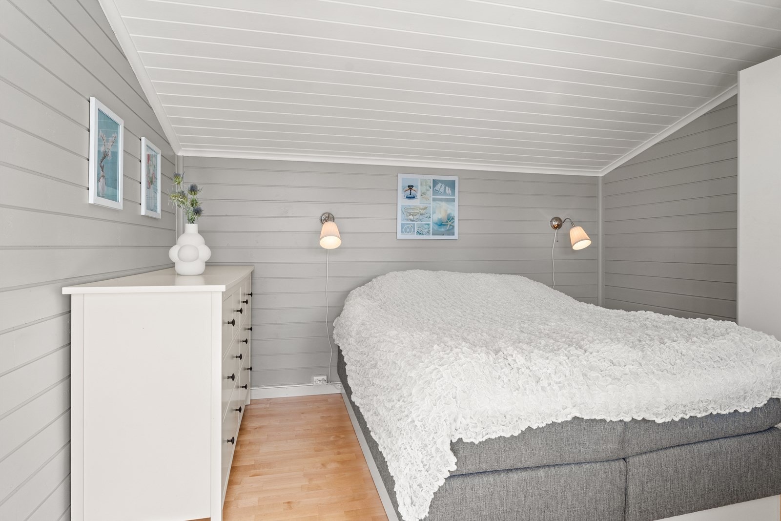 Hovedsoverom med god plass til dobbelseng Galleribilde