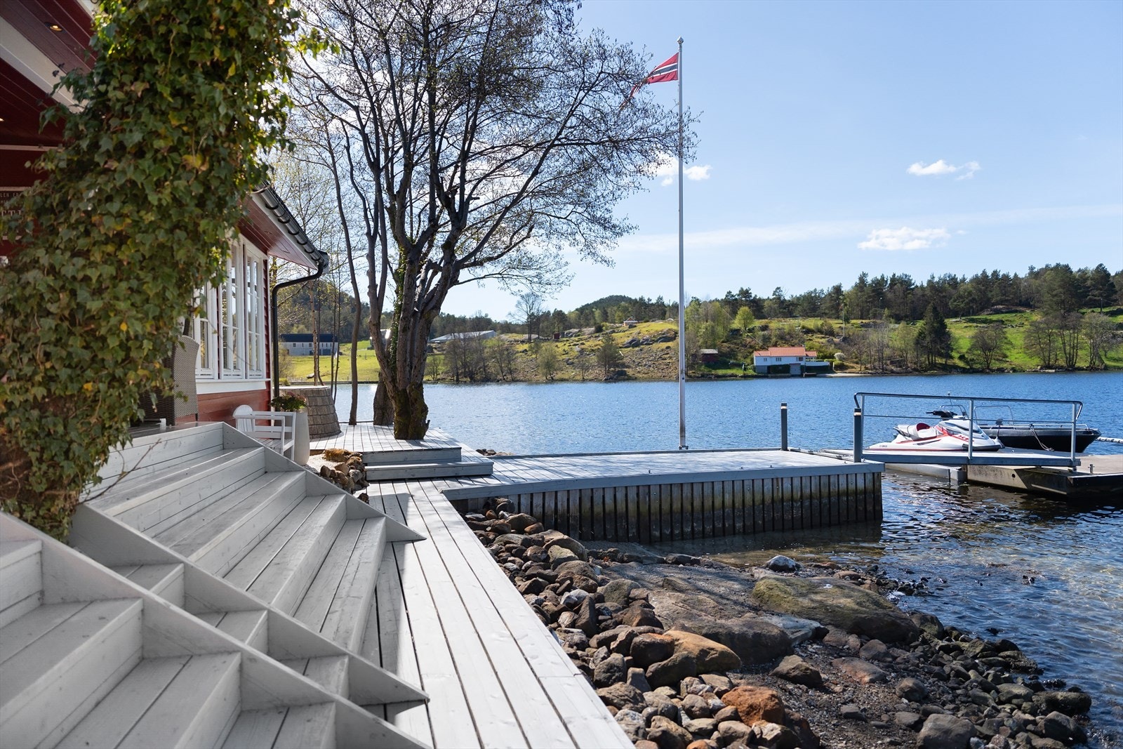 Idyllisk beliggenhet i Skjoldafjorden Galleribilde