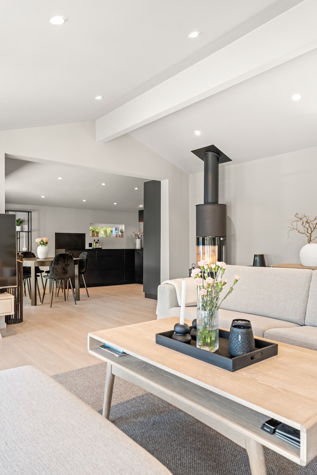 Stue med åpen kjøkkenløsning Galleribilde