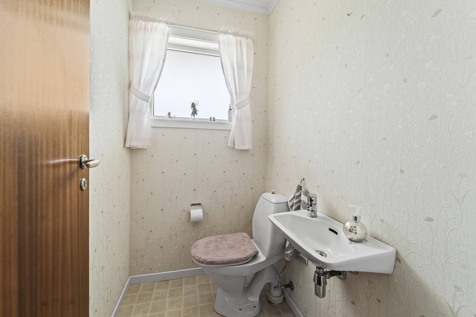 Praktisk toalettrom. Galleribilde