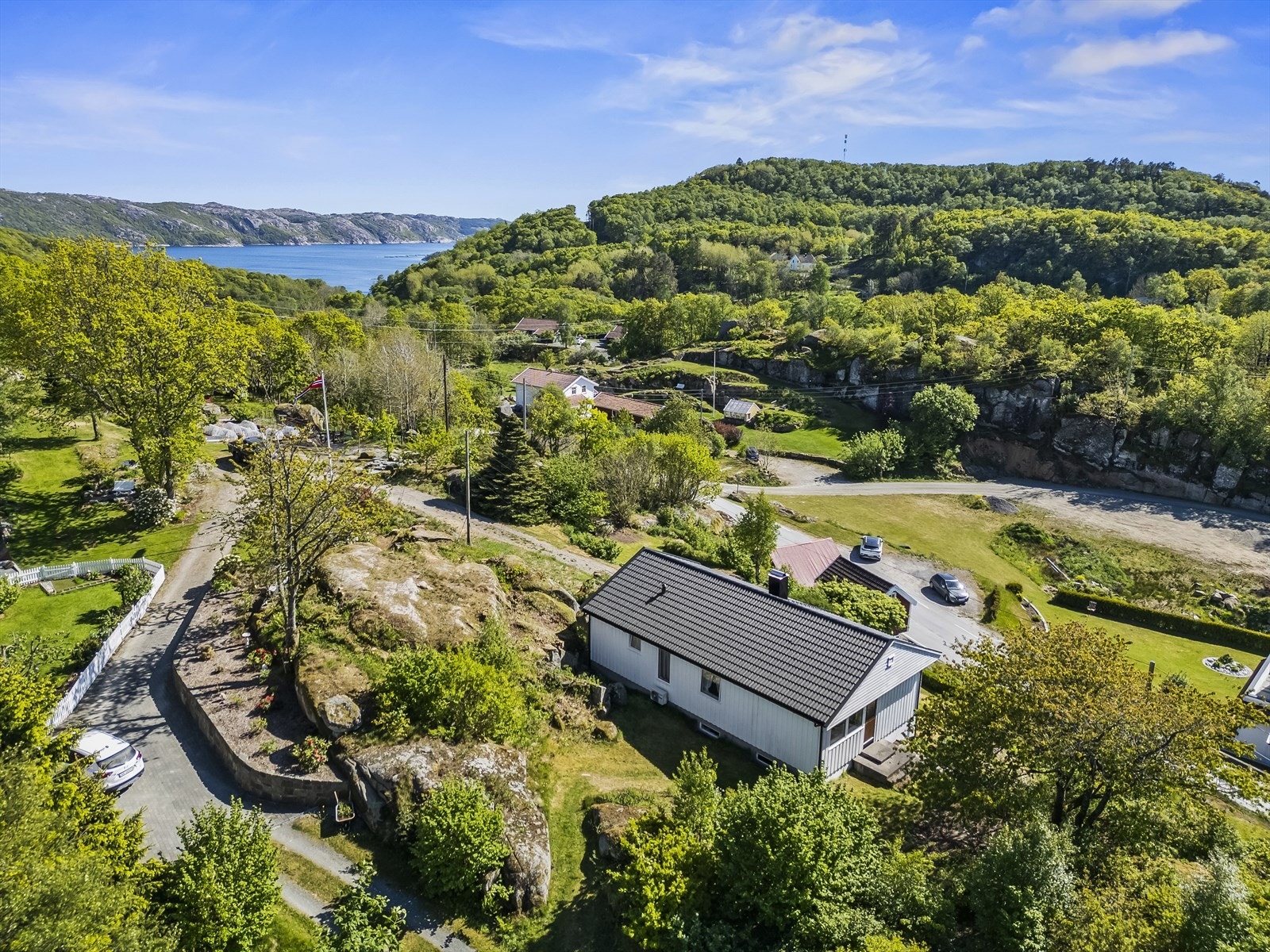 Boligen ansees å være godt holdt. Nytt tak lagt i 2013. Flere vinduer og en del kledning byttet i 2018. Galleribilde