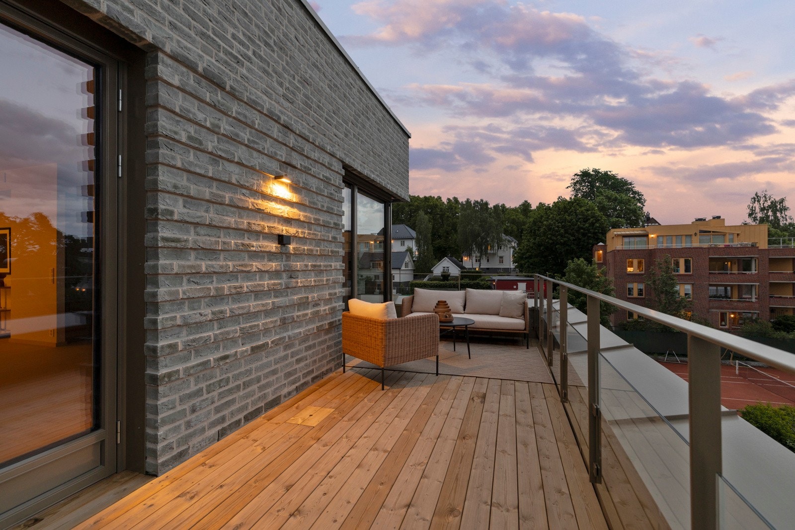 Fra hovedsoverom er det utgang til takterrasse på 16,5 kvadratmeter Galleribilde