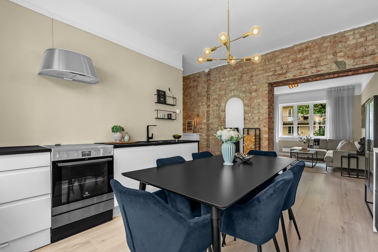 Velkommen til Vogts gate 49. Presentert av Marius Iversen v. Eiendomsmegler Krogsveen. Galleribilde