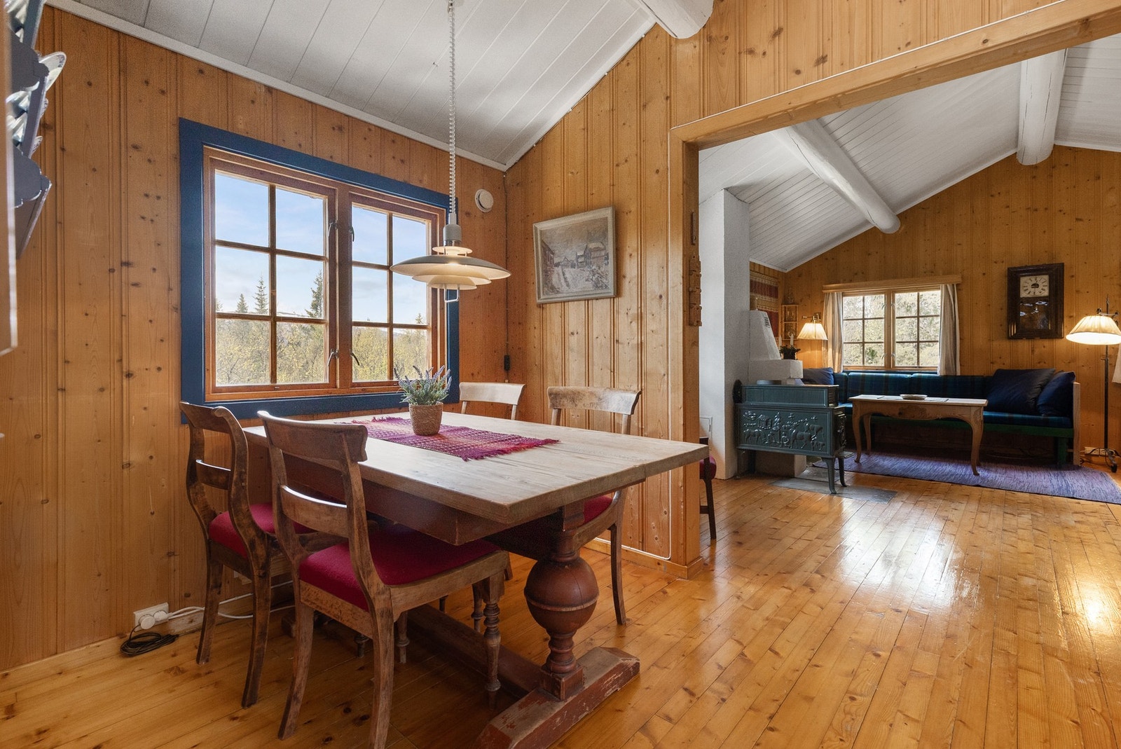 Åpent mellom spisestue og stue Galleribilde