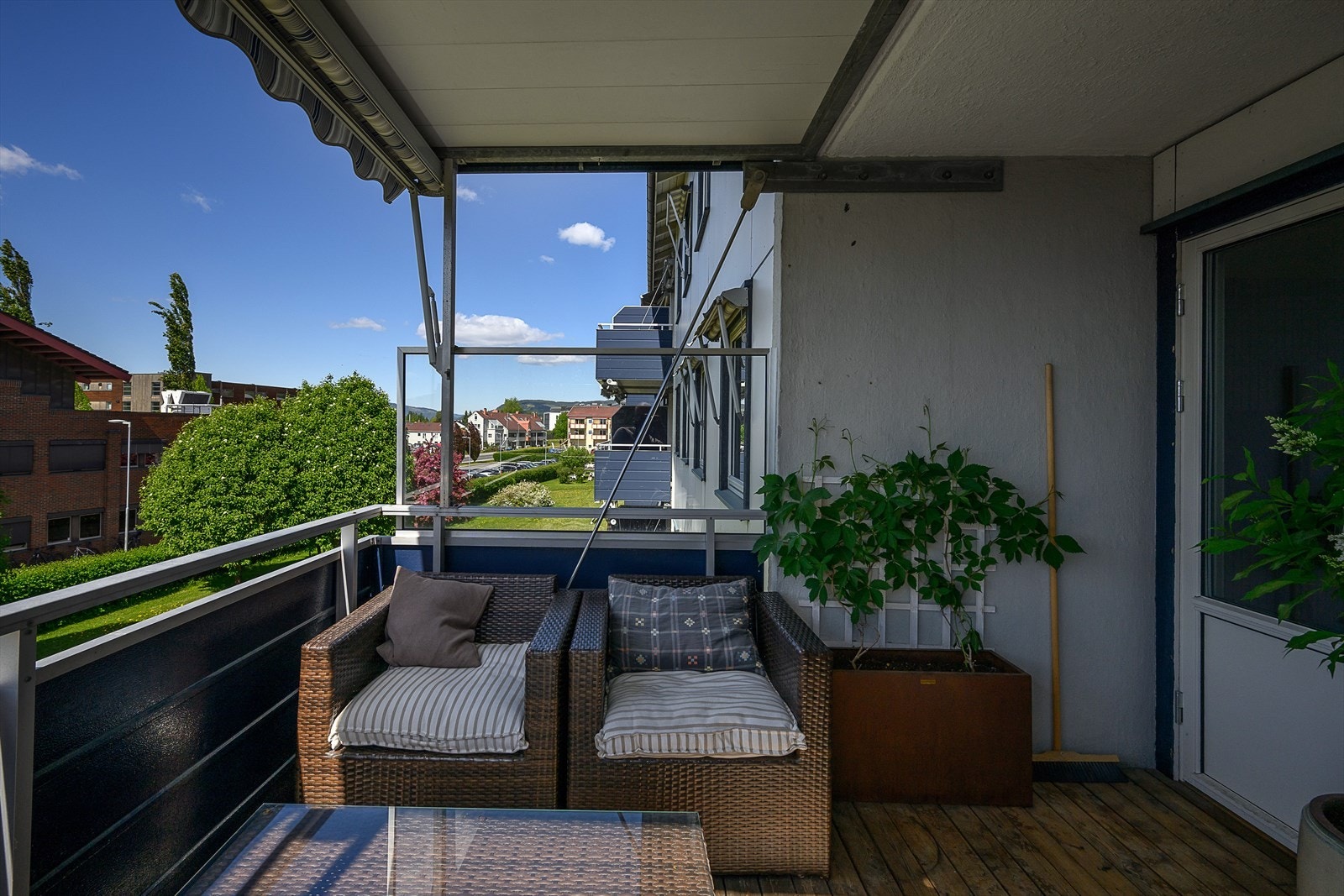 God plass til utemøbler. Galleribilde
