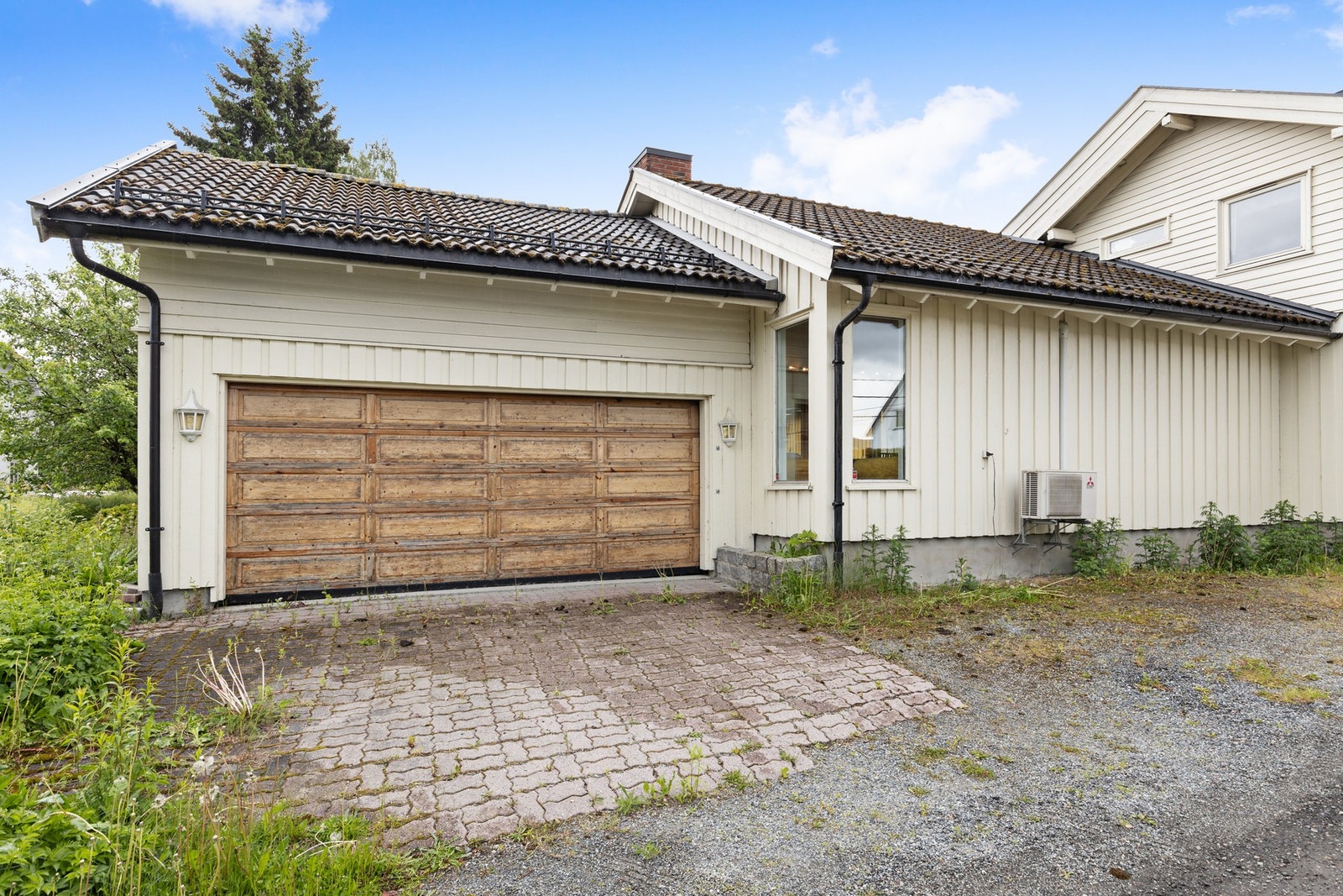 Garasje med god plass til flere biler på tomt Galleribilde