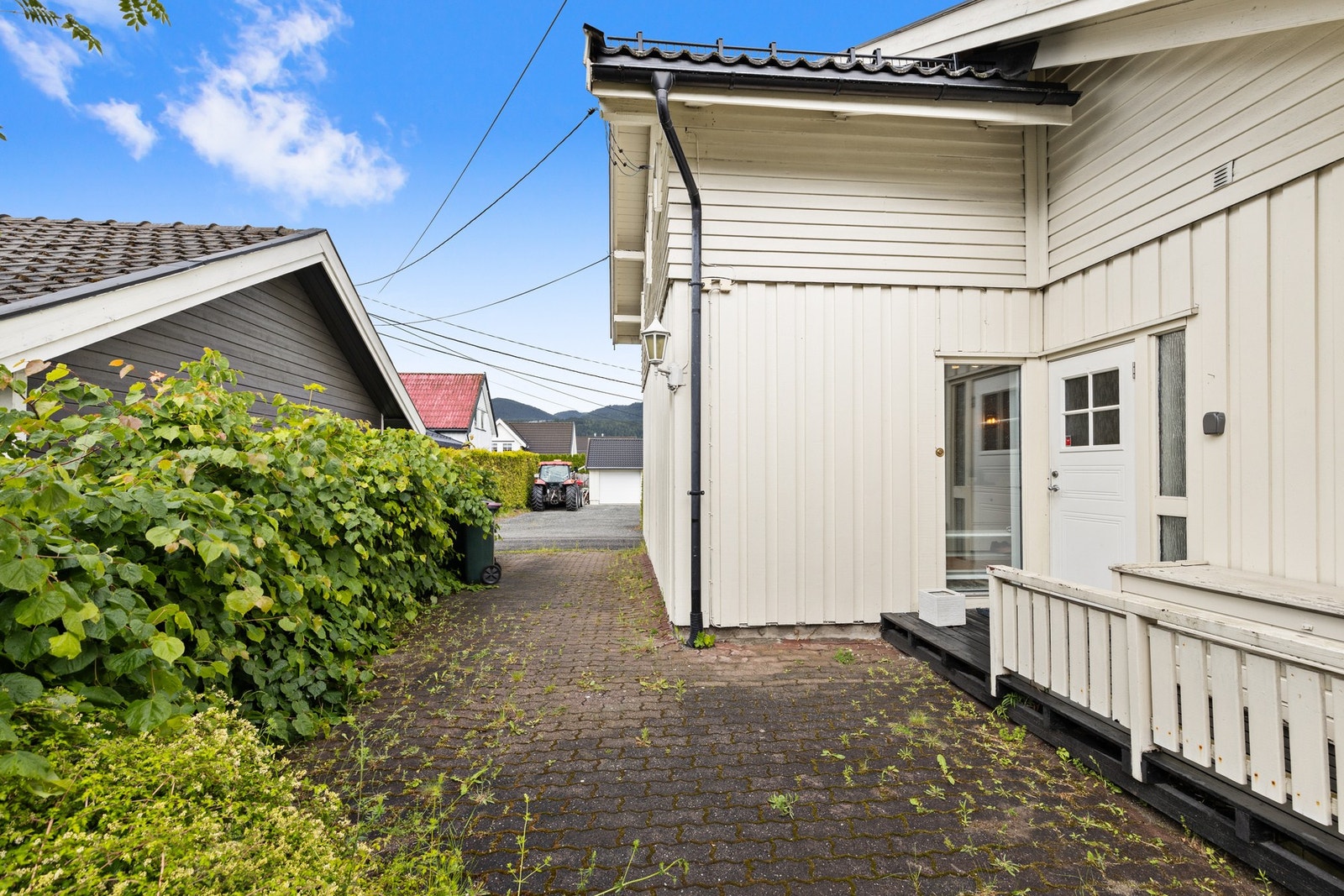 Felles gårdsplass. Galleribilde