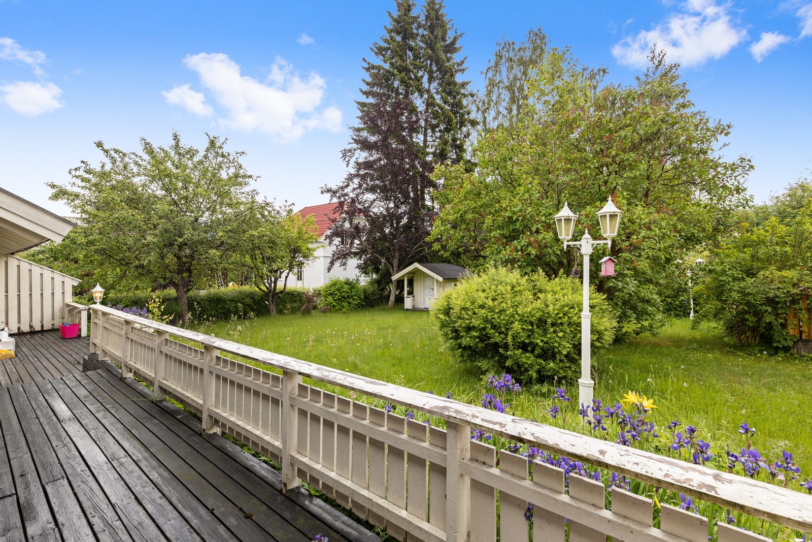 Kroksløkka 10 - Terrasse mot hage. Galleribilde