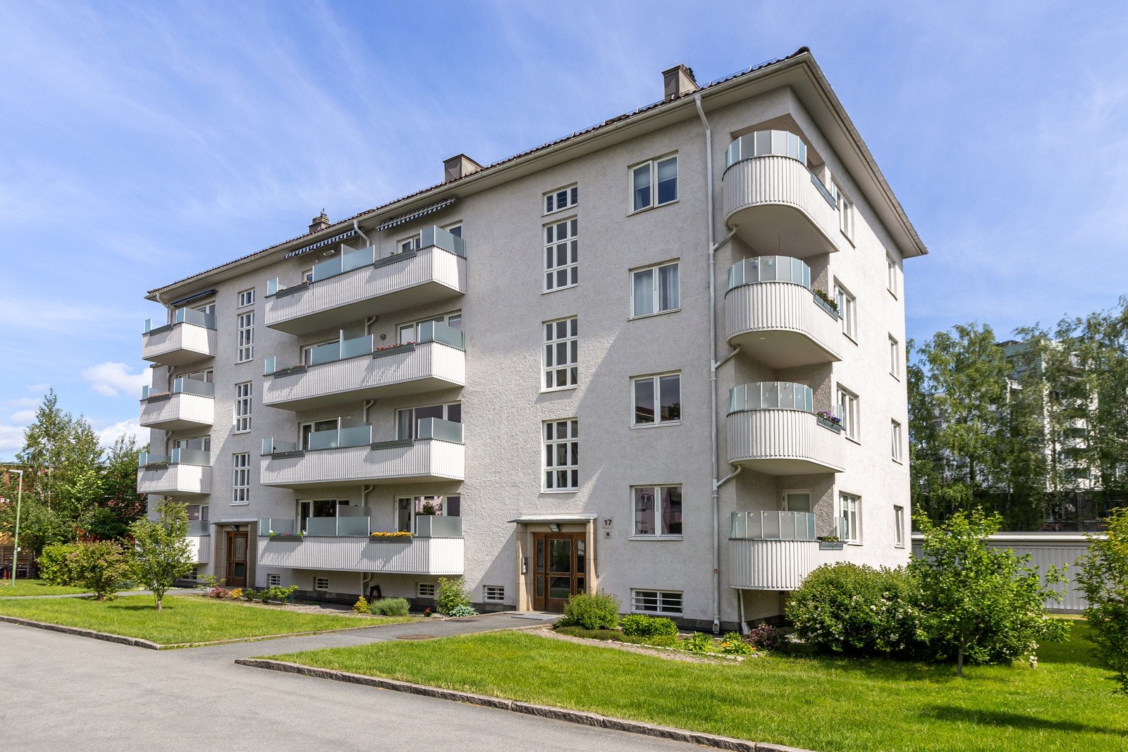 Leiligheten er beliggende i en høy første etasje. Galleribilde