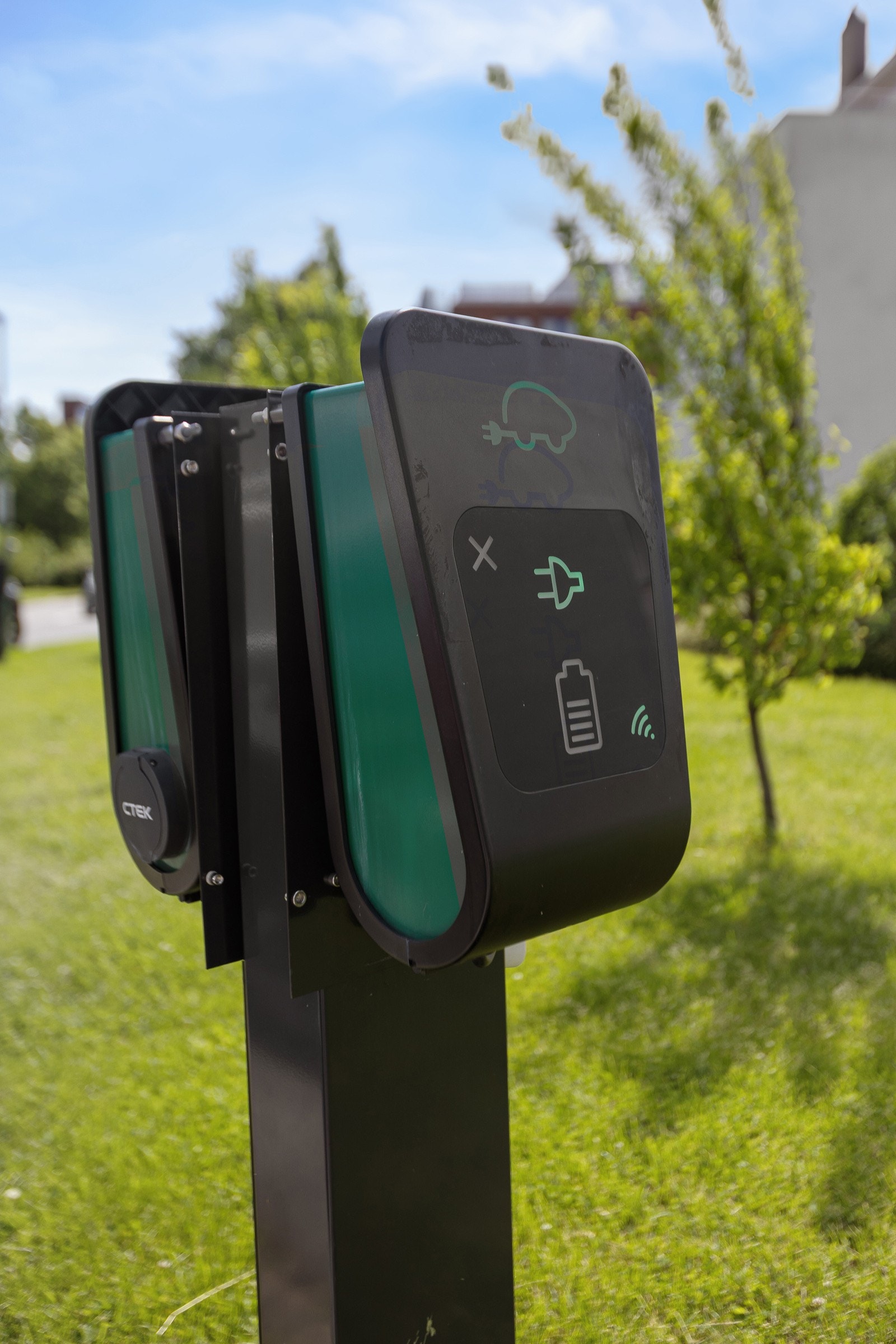 Ladeboksene er satt opp for parkeringsplassene som er forbeholdt beboere. Galleribilde