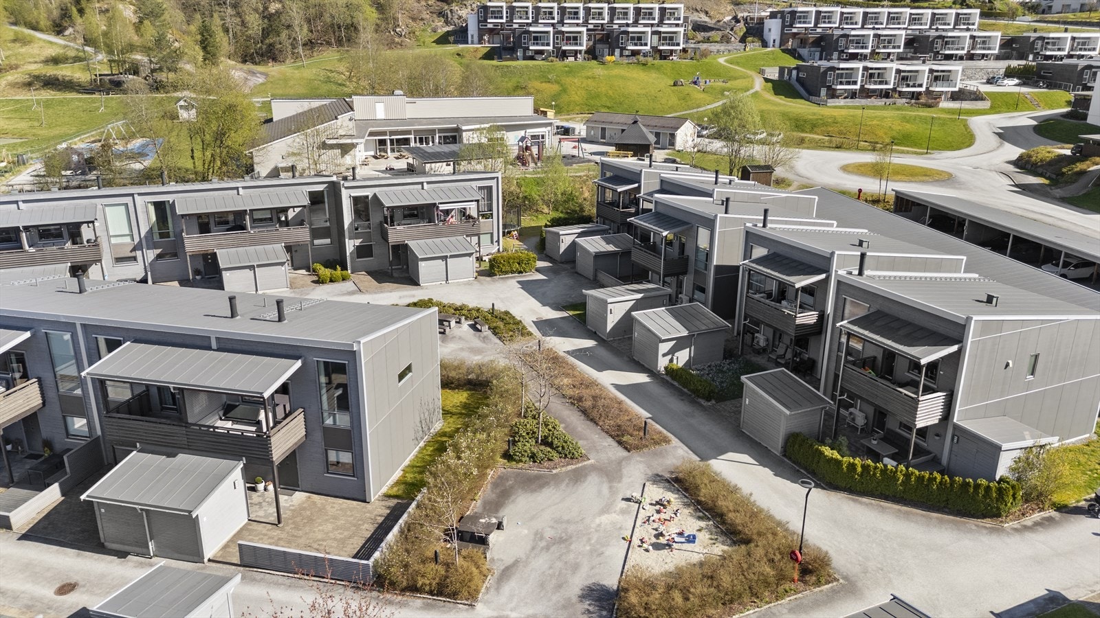 Råkane 24 ligg fint plassert med vestvendt uteområde og enkel tilkomst. Galleribilde