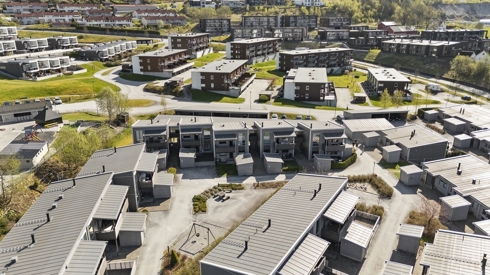 Velkommen til Råkane, eit moderne bustadtun med minimalistisk framtoning. Galleribilde