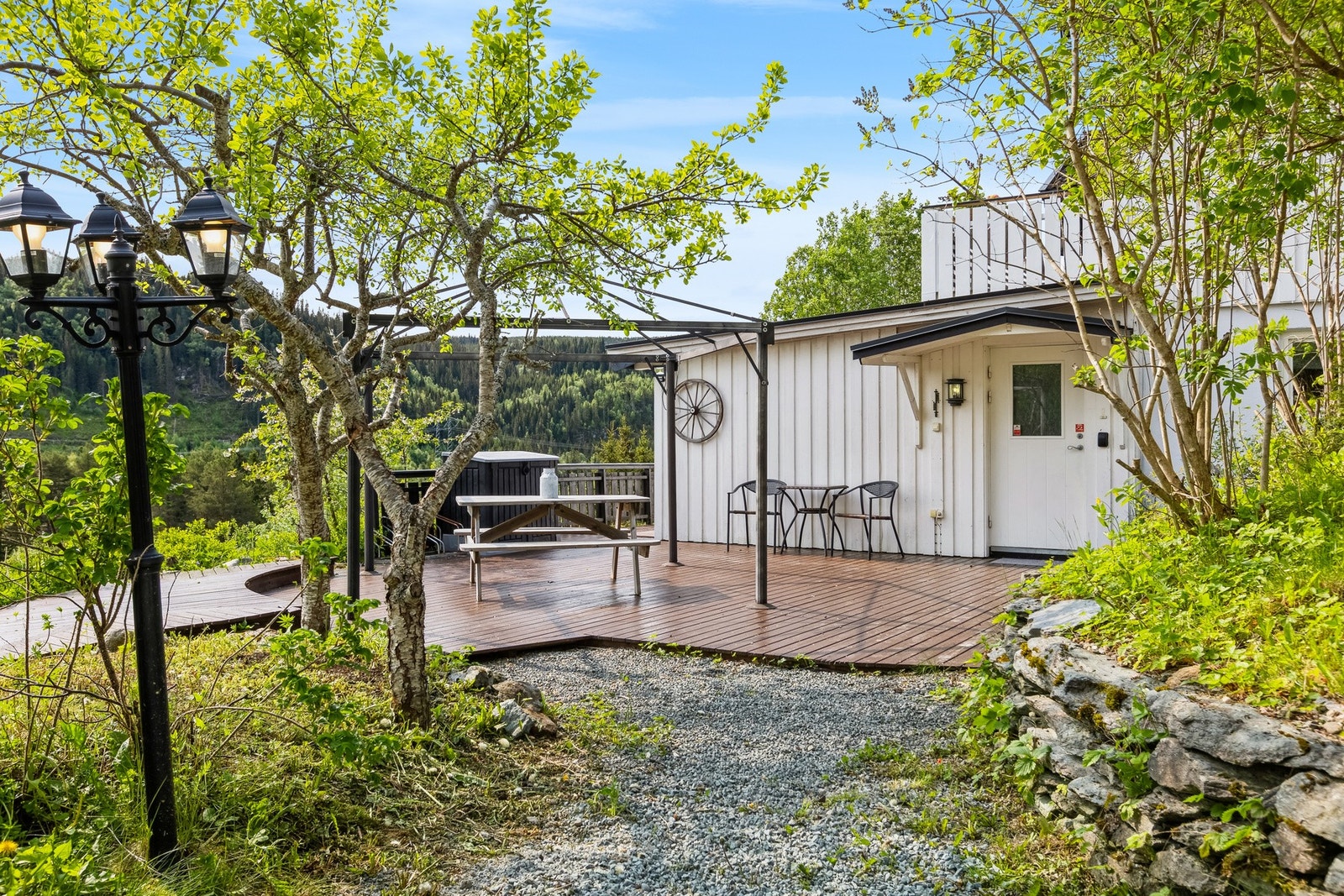 Inngang til underetasje med markterrasse på 56 m2. Galleribilde