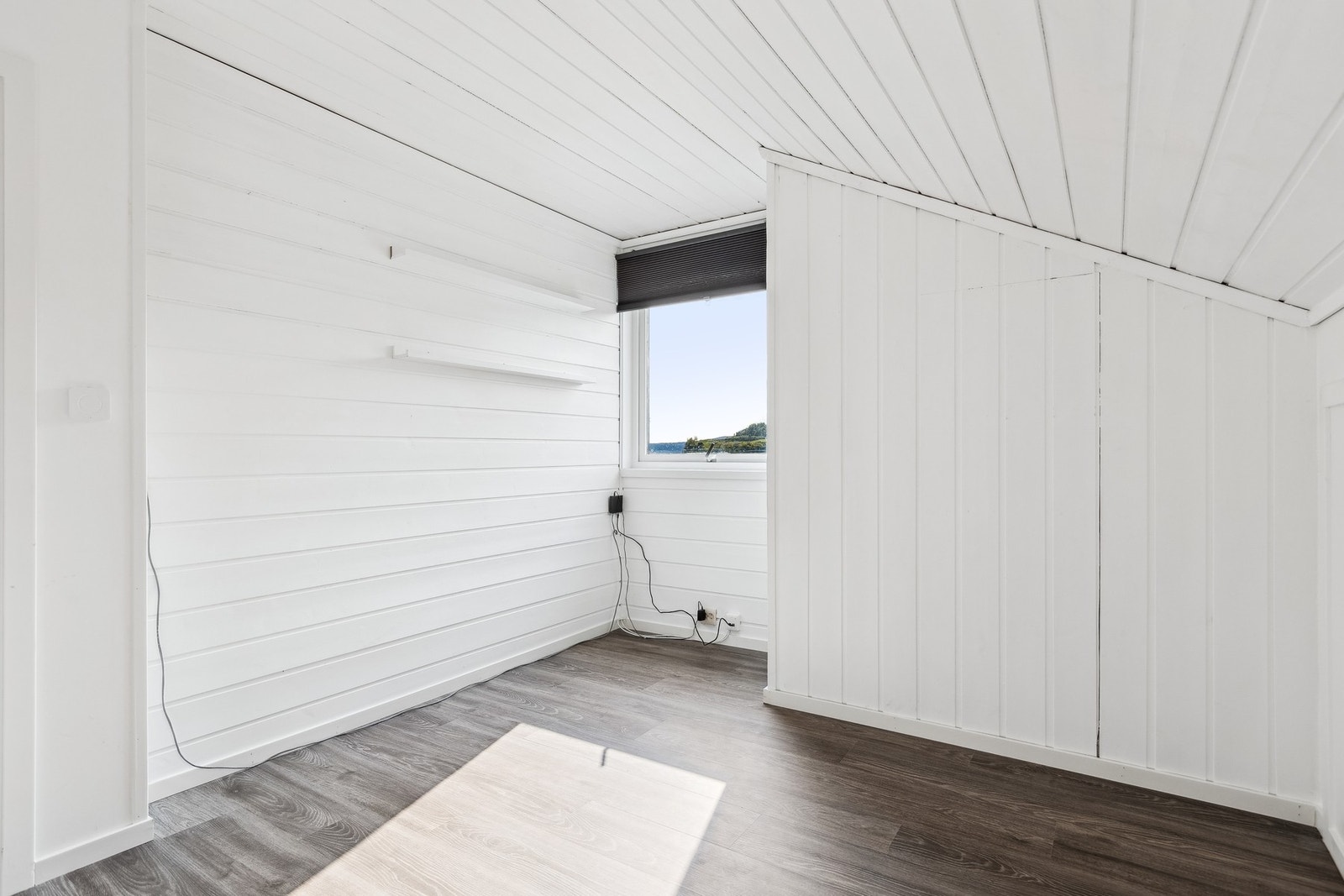 Flere rom gir fleksibilitet for kontor, gjesterom eller lagring. Galleribilde