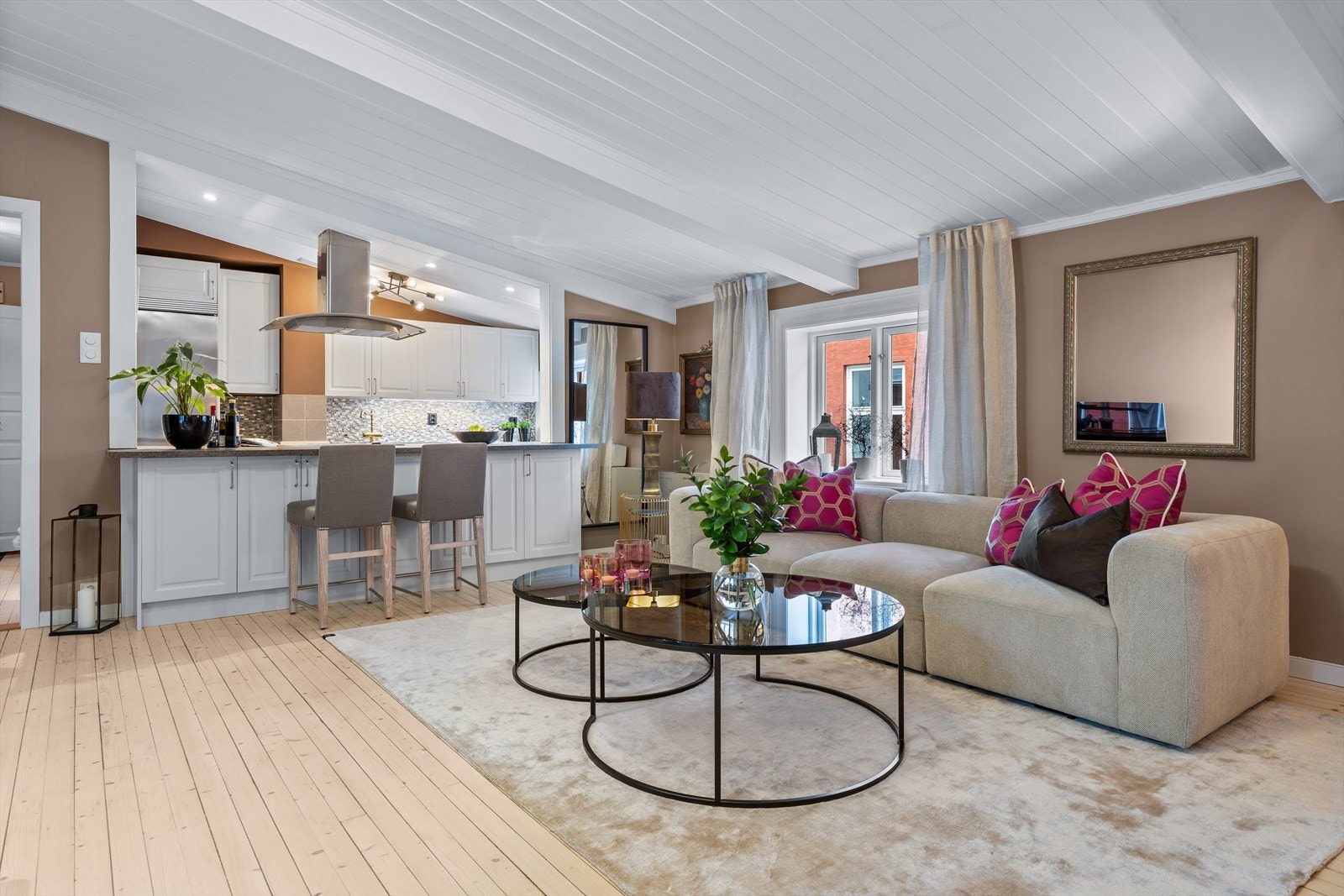 Velkommen til Thomas Heftyes gate 46C - Presentert av Vegard Eidså Andersen v/ Nordvik Galleribilde