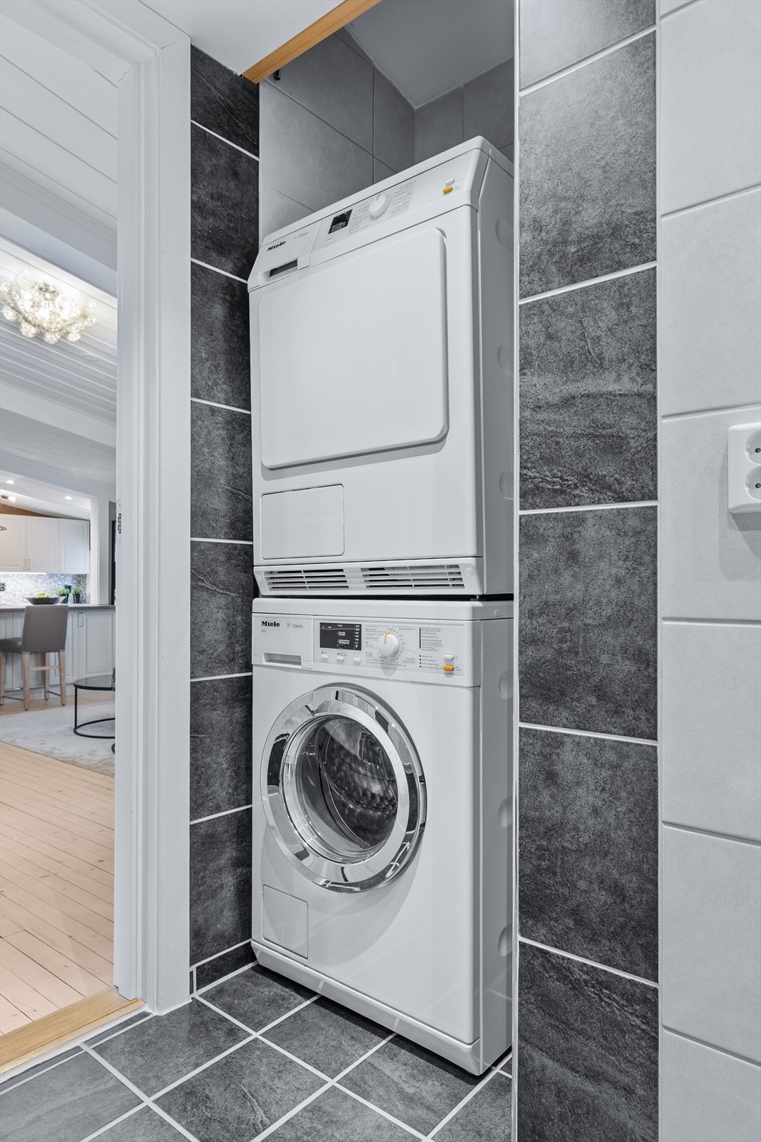 Nisje med opplegg/plass for vaskemaskin og tørketrommel Galleribilde