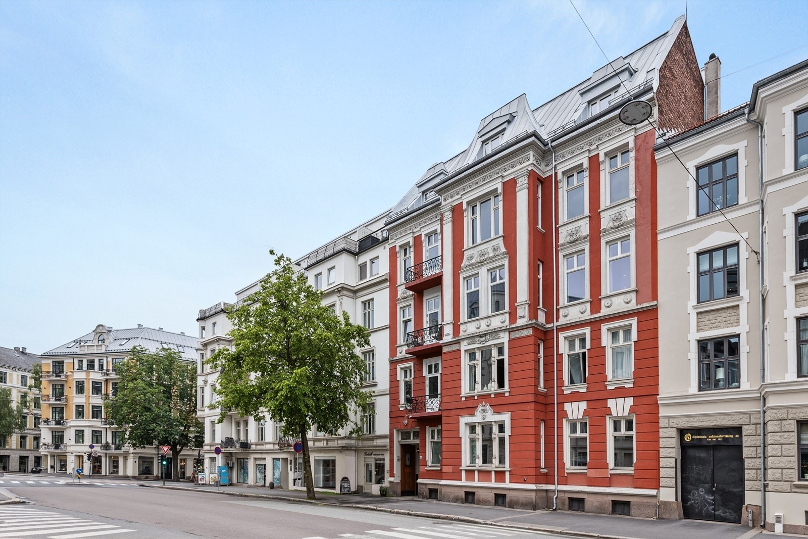 Leiligheten har en sentral og etterspurt beliggenhet på Frogner med nærhet til "alt" man kan ønske seg. Galleribilde