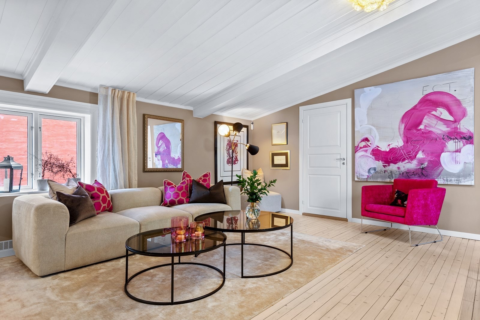 Flott 3-roms leilighet i nydelig, gammel stallbygning fra 1899 Galleribilde